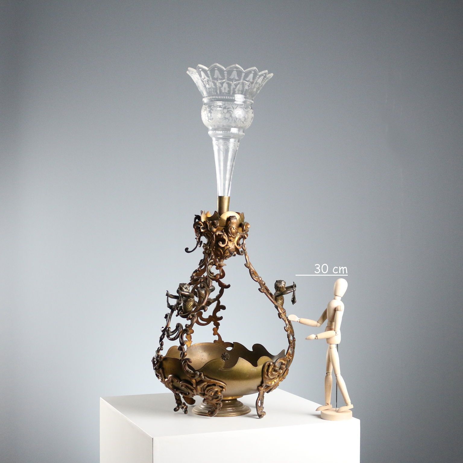 Antiek tafelstuk verguld brons glas Europa begin 20e eeuw photo furniture