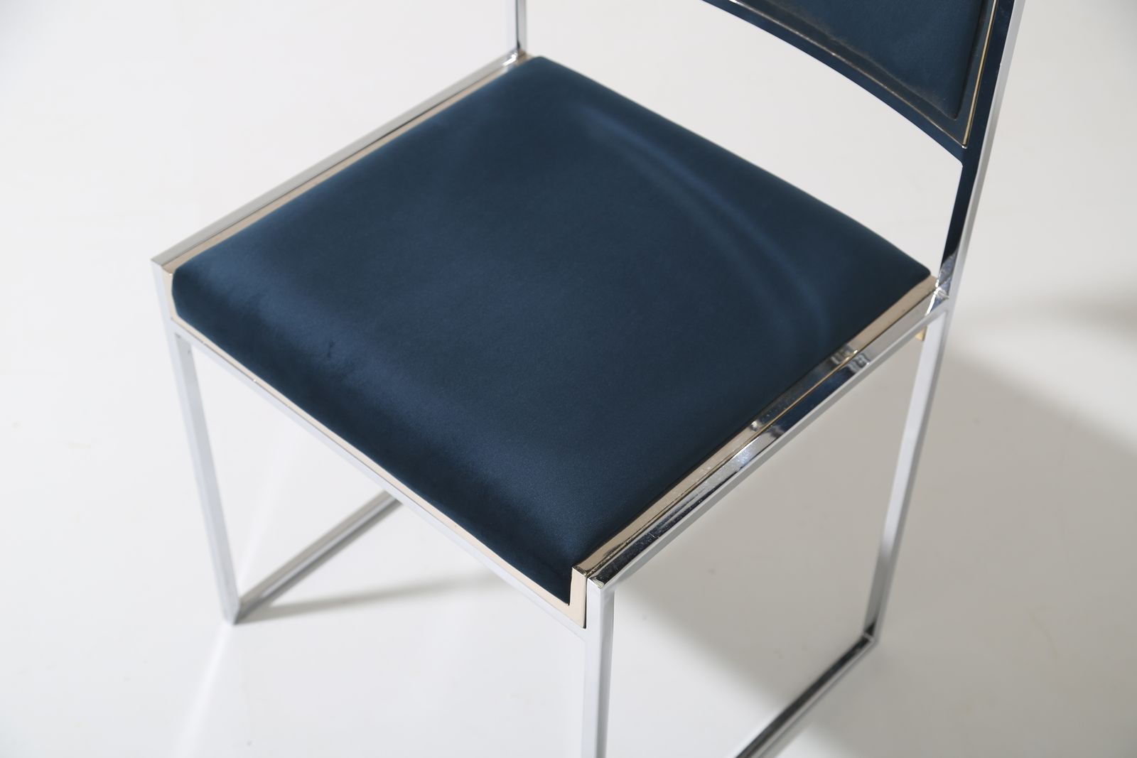 Mid-Century Modern Italiaanse marineblauw fluwelen stoel met verchroomd frame, Willy Rizzo voor Mario Sabot, jaren 1970. photo 775.0