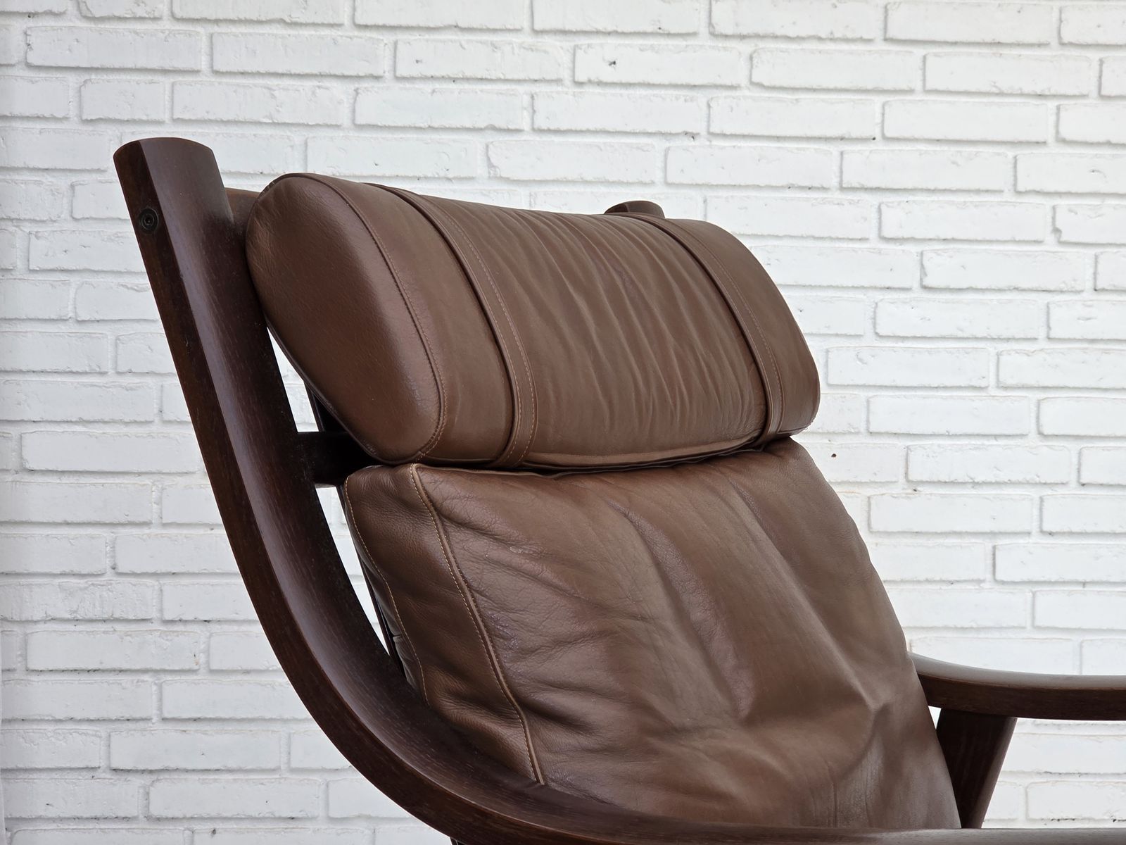 Ca. jaren 1970, Deens design van H.J.Wegner, fauteuil met hoge rugleuning, model GE530. photo for sale