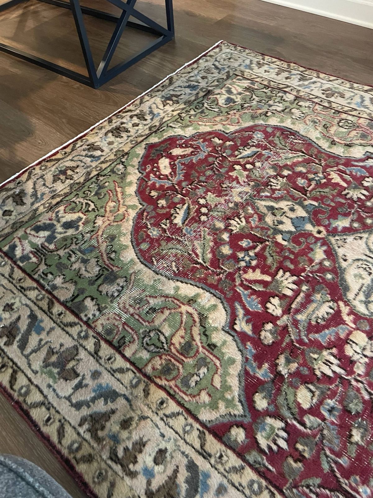 Vintage Oriental Rug In Red And Green. Handknotted Wool Carpet photo buy