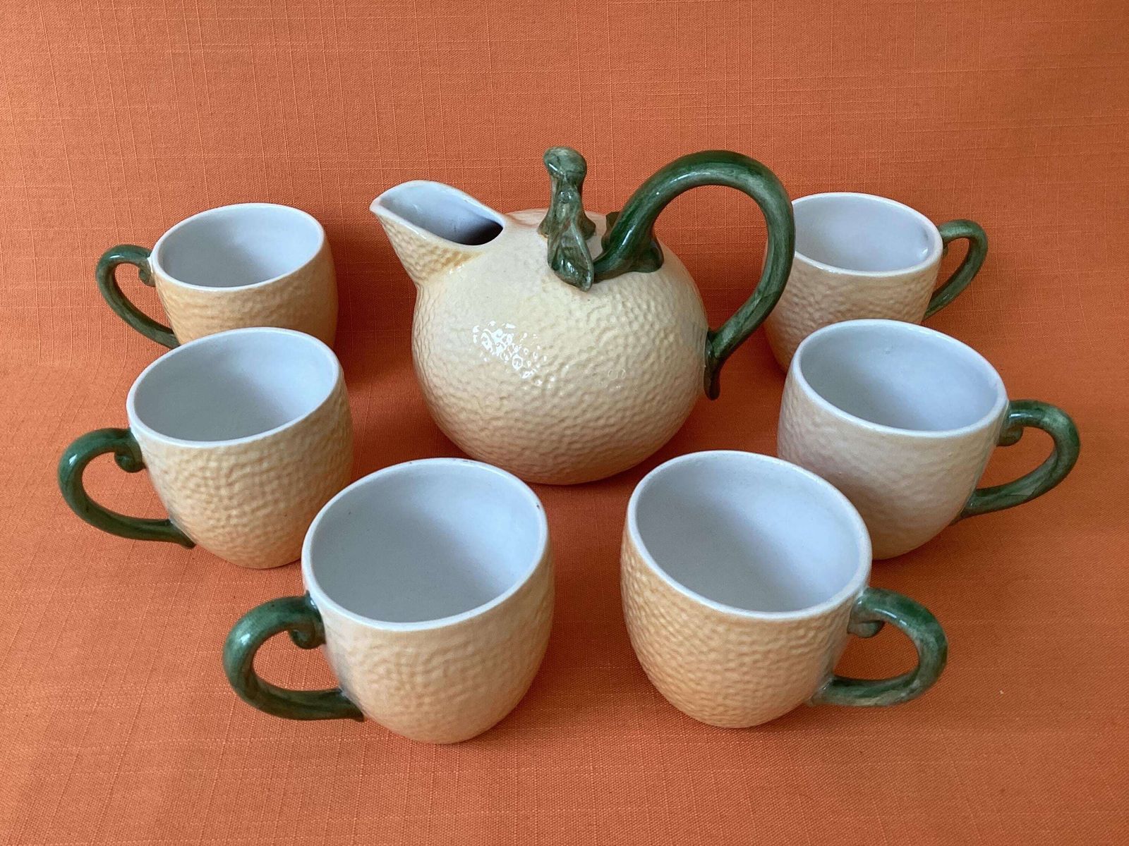 Vintage limonadeset, grote kan en 6 bijpassende bekers, citroenmotief keramiek photo for sale