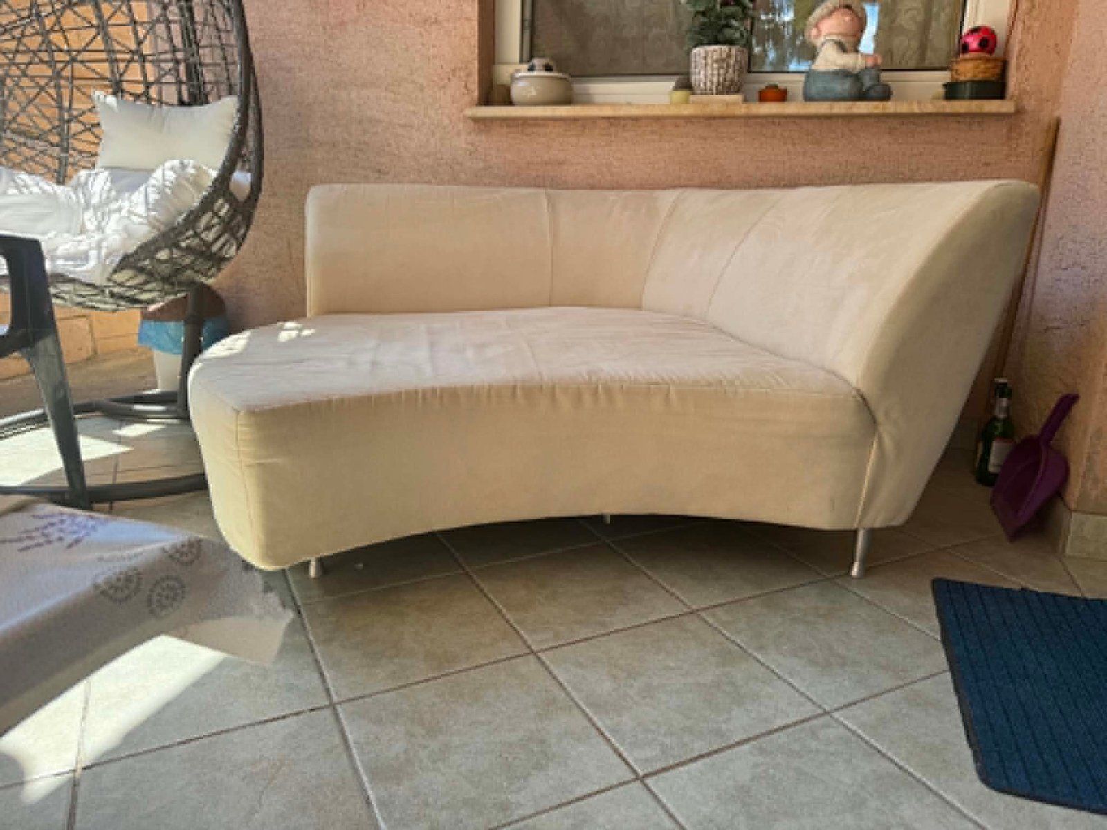 Gebogen crème lounge settee, jaren 1990 photo vinterior