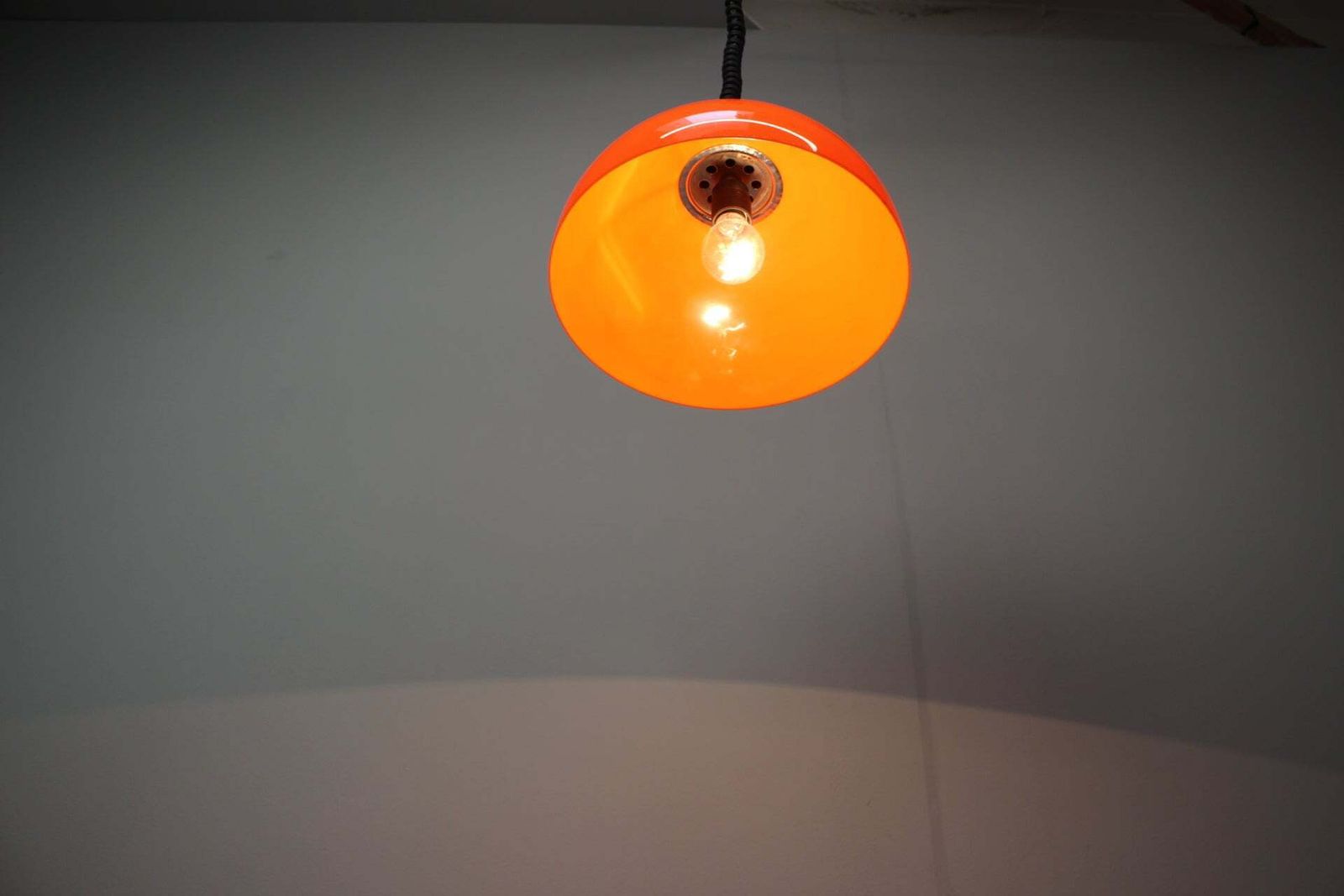 photo furniture Harvey Guzzini Faro hanglamp voor Meblo, jaren 1970