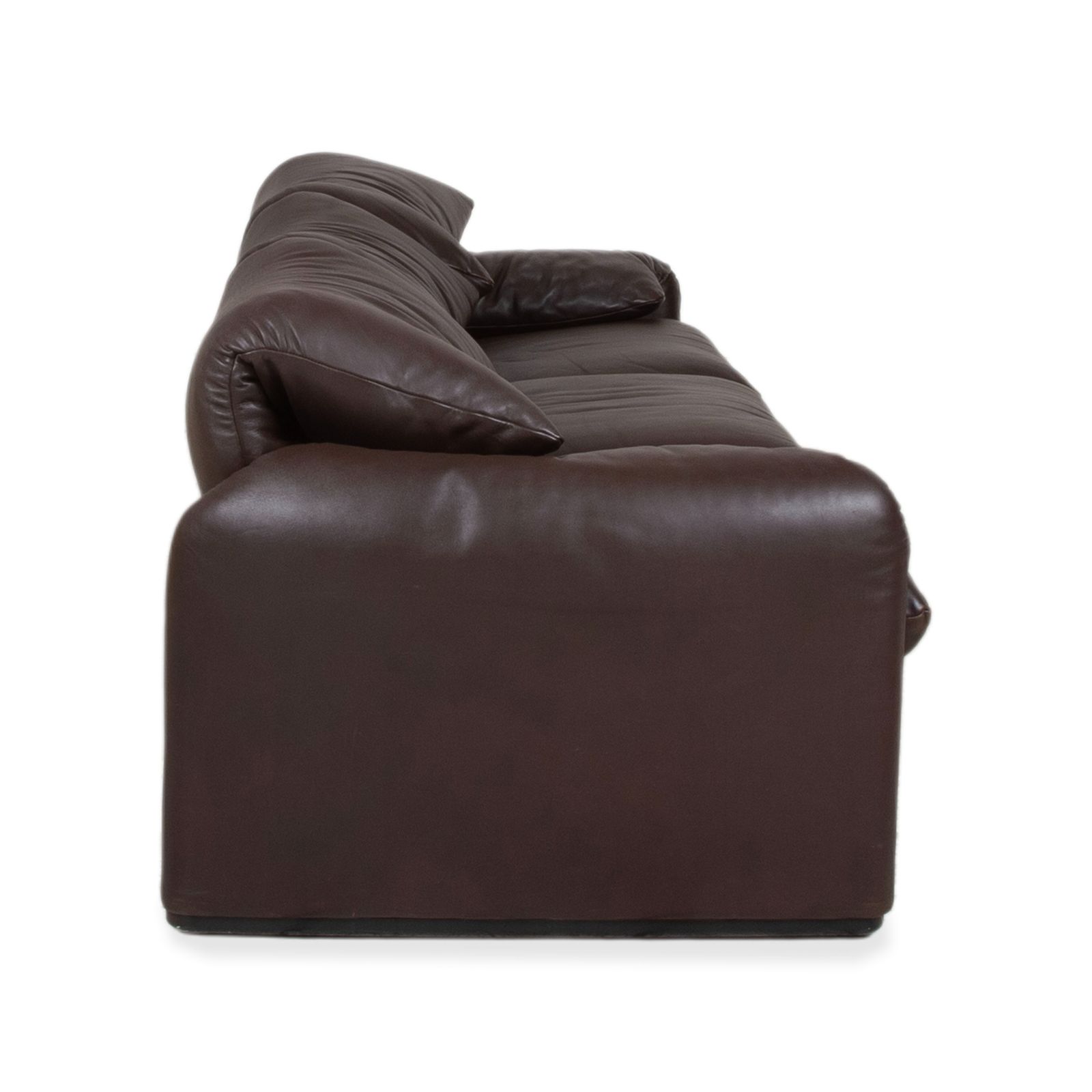 photo furniture Canapé 3 places Cassina Maralunga en cuir brun espresso, fonction manuelle