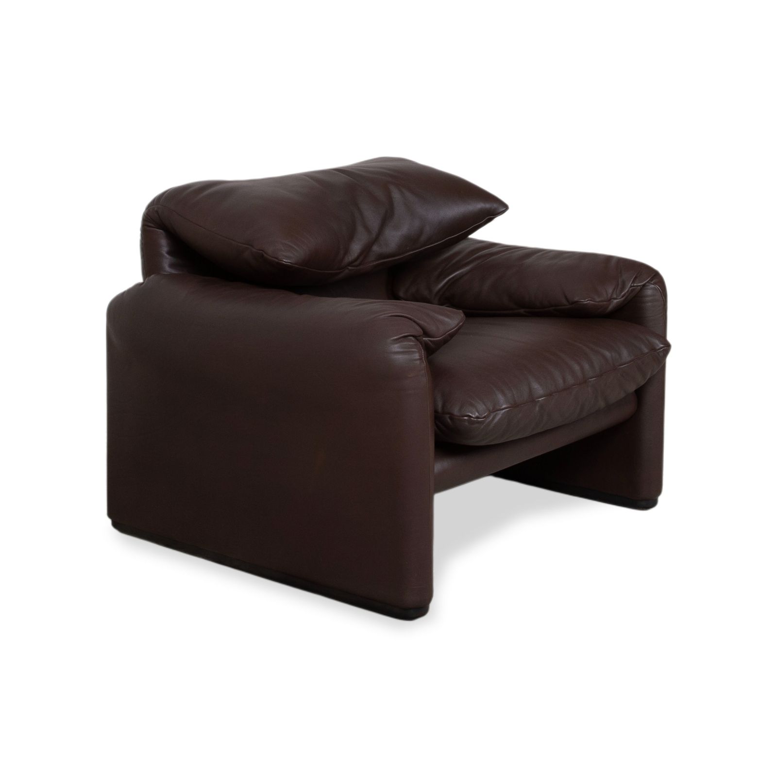 Fauteuil Cassina Maralunga en cuir brun espresso, fonction manuelle photo for sale