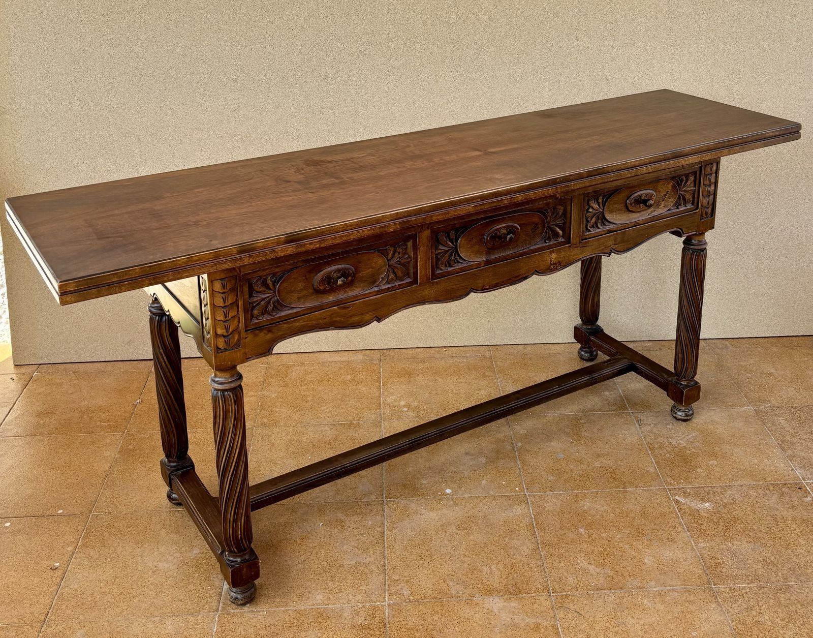 Spaanse Walnoten Klaptafel met Drie Lades, jaren 1930 photo Meubels