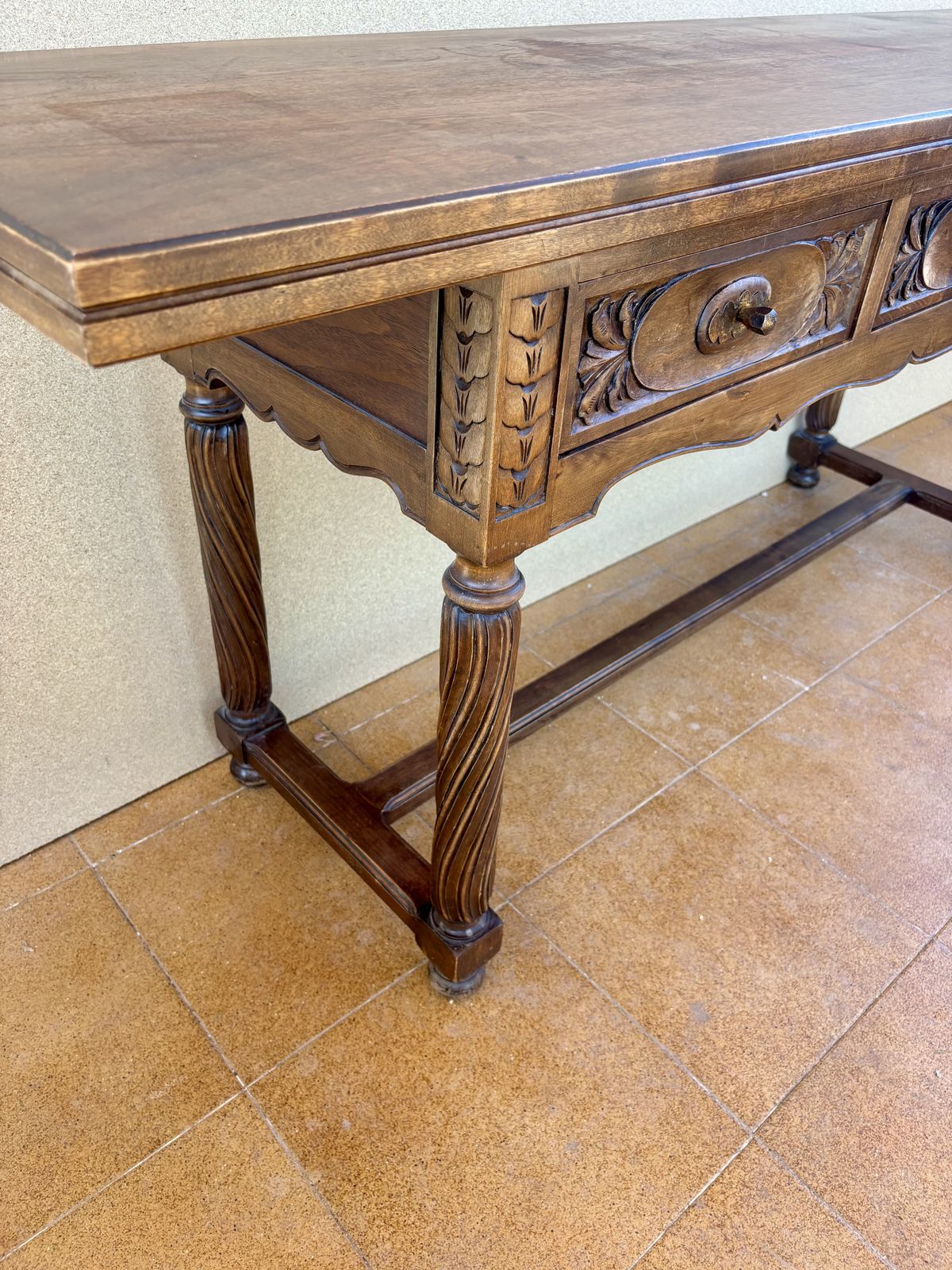 photo furniture Spaanse Walnoten Klaptafel met Drie Lades, jaren 1930
