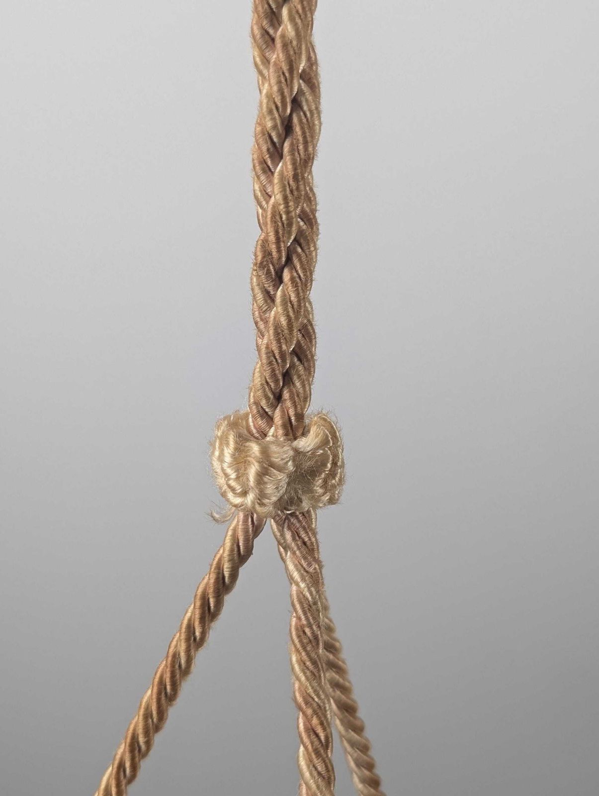 Suspension Art Déco française en verre moulé rose, motif floral, par Degué, années 1930 photo 1298.0