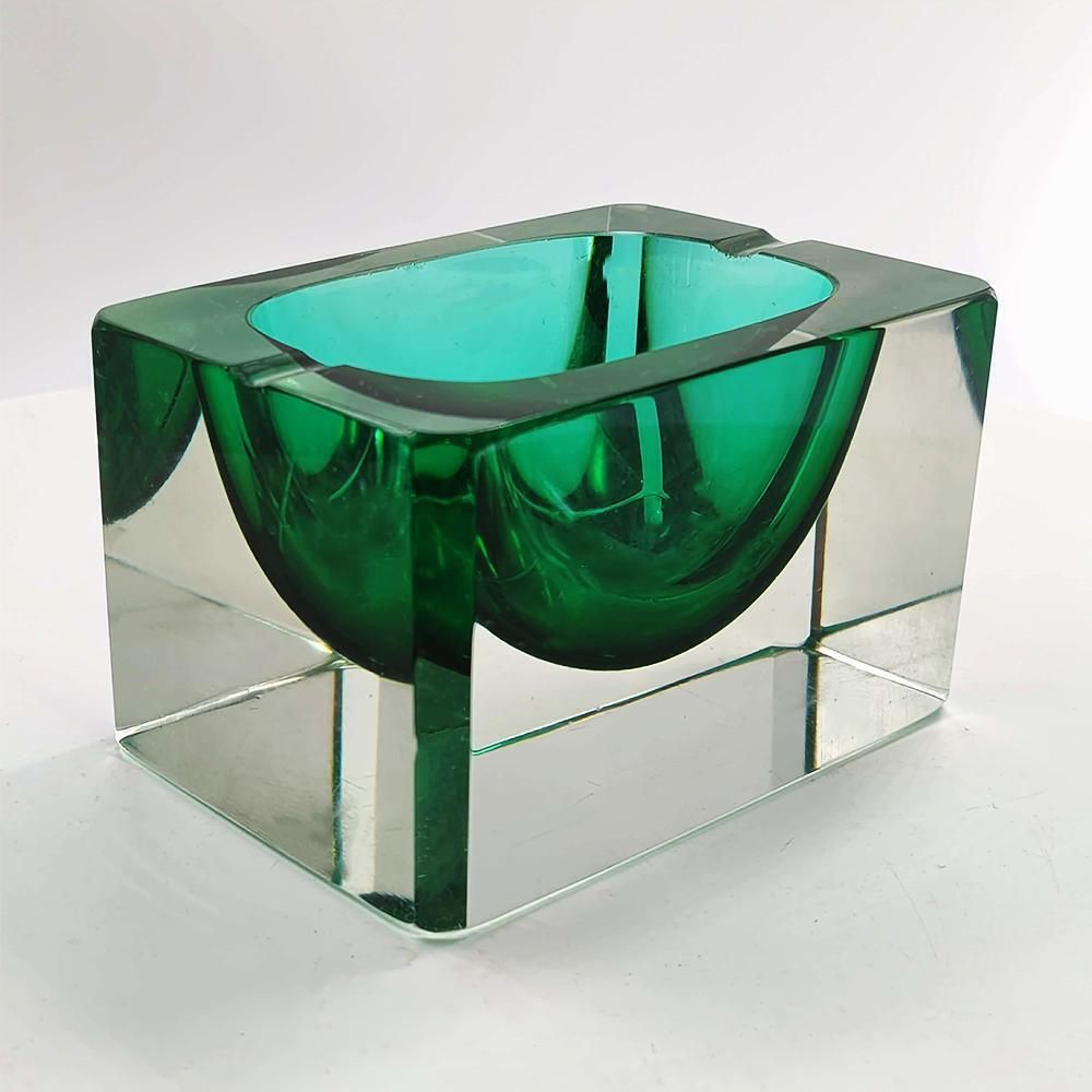 Zeldzame rechthoekige multifacet asbak of opvangschaal in Muranoglas, uraniumglas, ca. jaren 1960, Flavio Poli voor Seguso. Made in Italy. photo buy