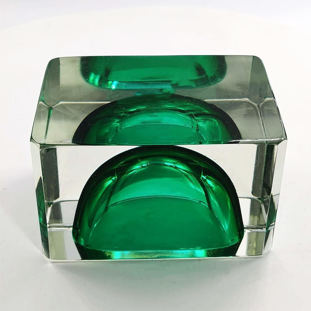Woonaccessoires Zeldzame rechthoekige multifacet asbak of opvangschaal in Muranoglas, uraniumglas, ca. jaren 1960, Flavio Poli voor Seguso. Made in Italy. photo
