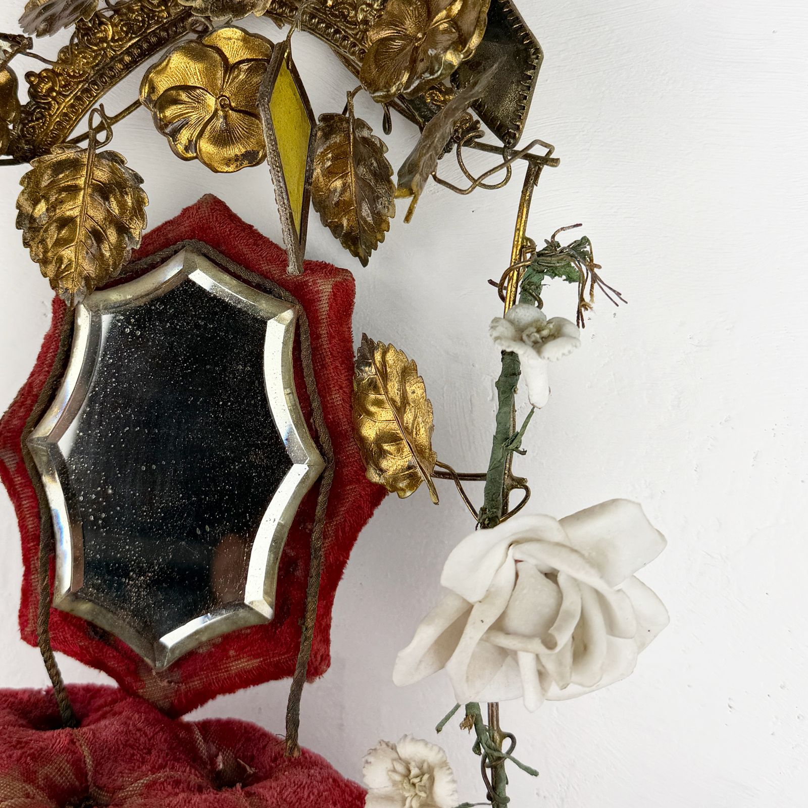 Antieke Franse Globe de Mariée, bruidssouvenir Napoleon III ormolu huwelijksglobe met rood fluwelen kussen photo 295.0