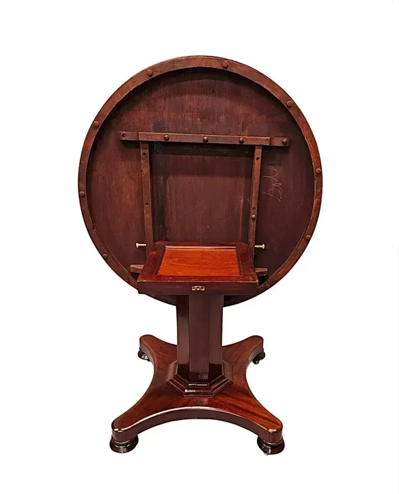 photo furniture Volledig gerestaureerde 19e-eeuwse eettafel met klapblad