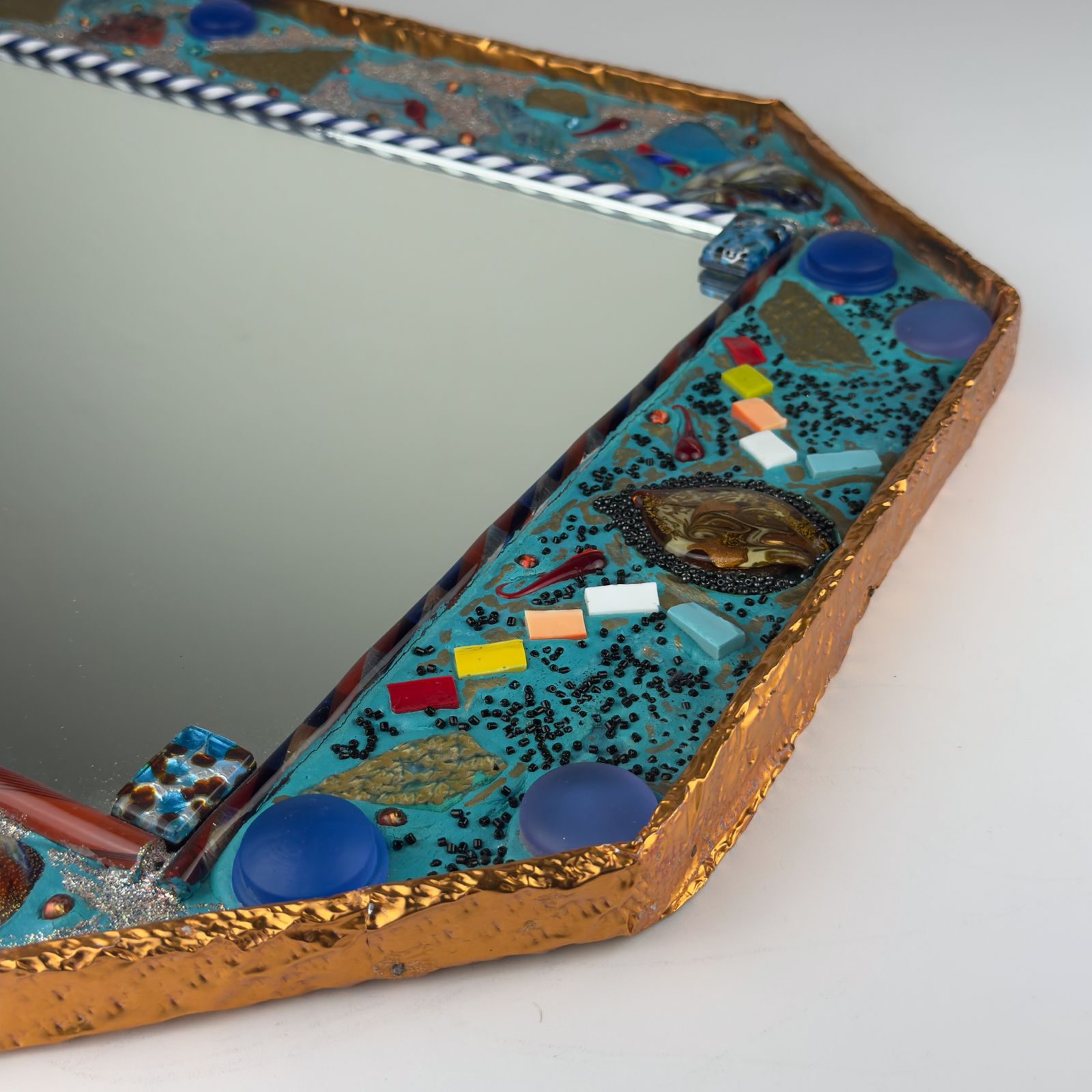photo furniture Mid-Century Murano Glasmozaïekspiegel van Zane Luigina "Fantasy Glass", Italië, jaren 1990