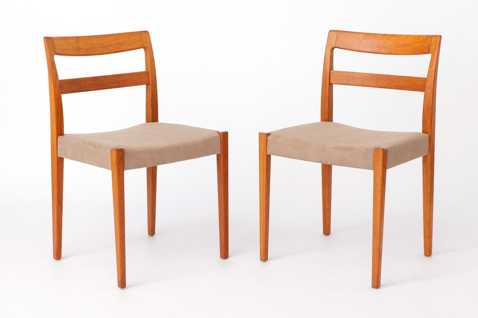 2 Van 8 Garmi Eetkamerstoelen Van Nils Jonsson Voor Troeds, Jaren 1960 Zweedse Teak Mid-Century Modern Stoelen