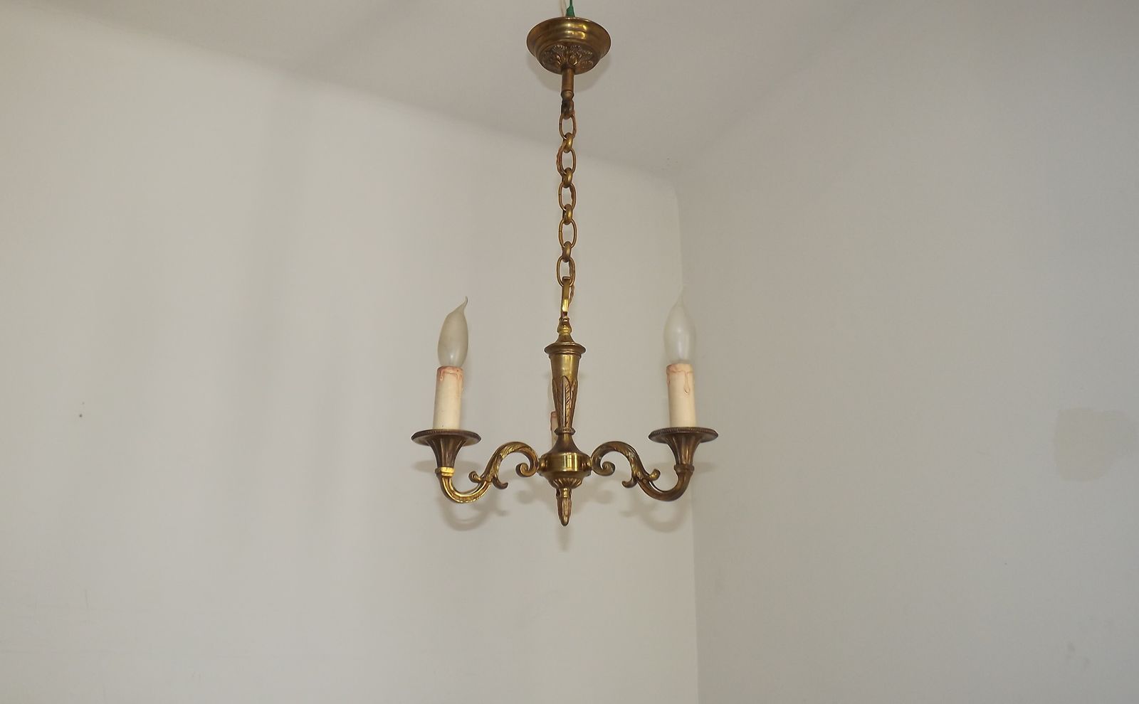 Petit lustre d'époque français à 3 lumières en bronze photo vinterior