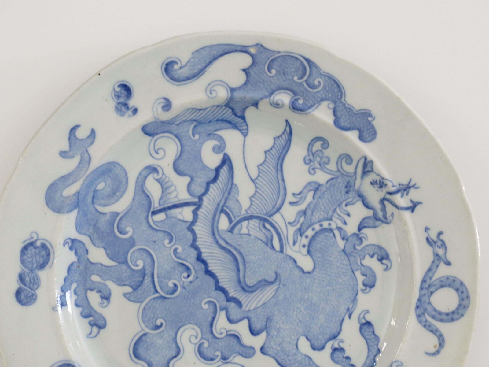 Mason's Ironstone dinerbord, blauw Chinees drakenmotief, ca. 1818. photo for sale