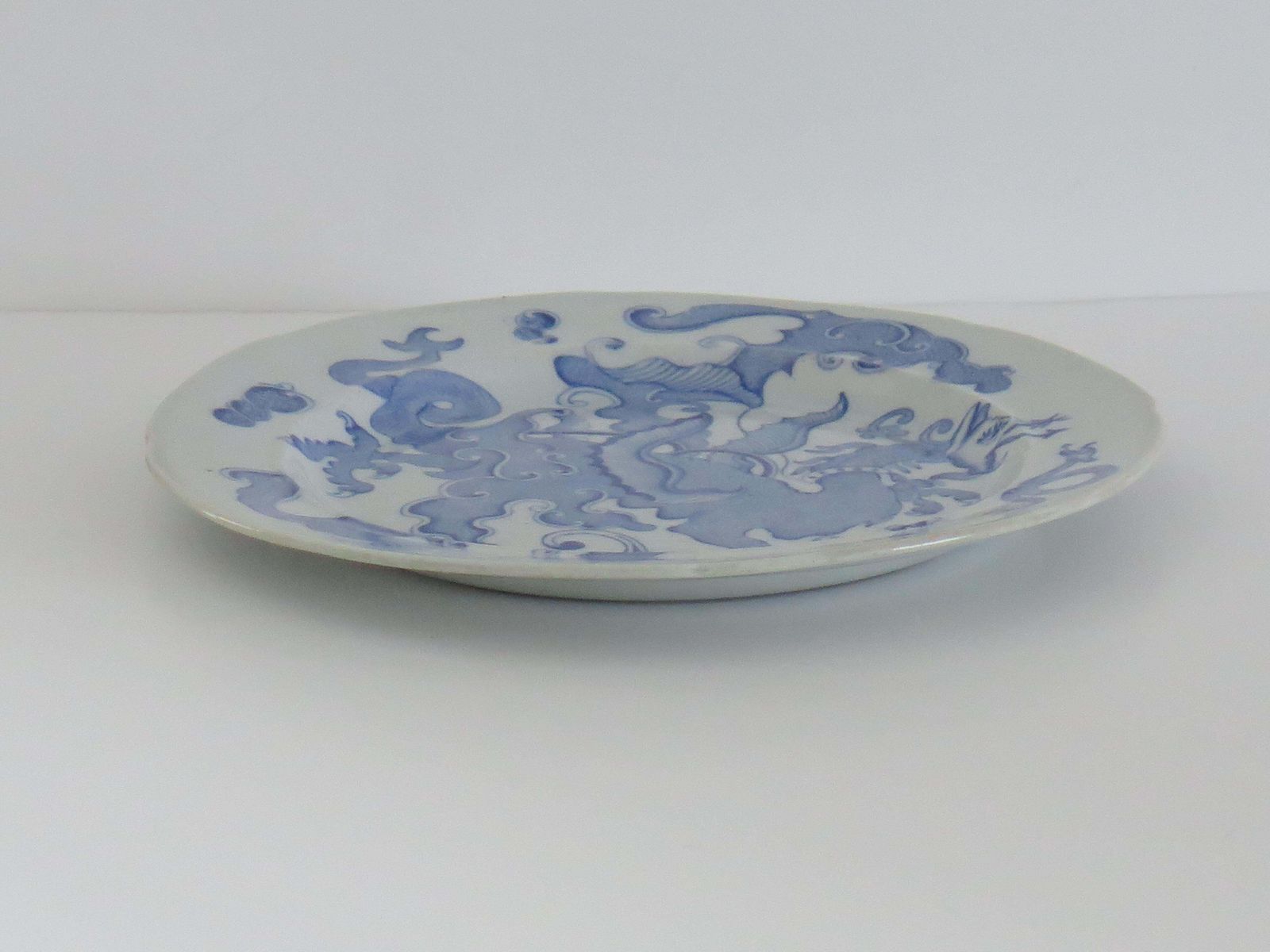photo furniture Mason's Ironstone dinerbord, blauw Chinees drakenmotief, ca. 1818.