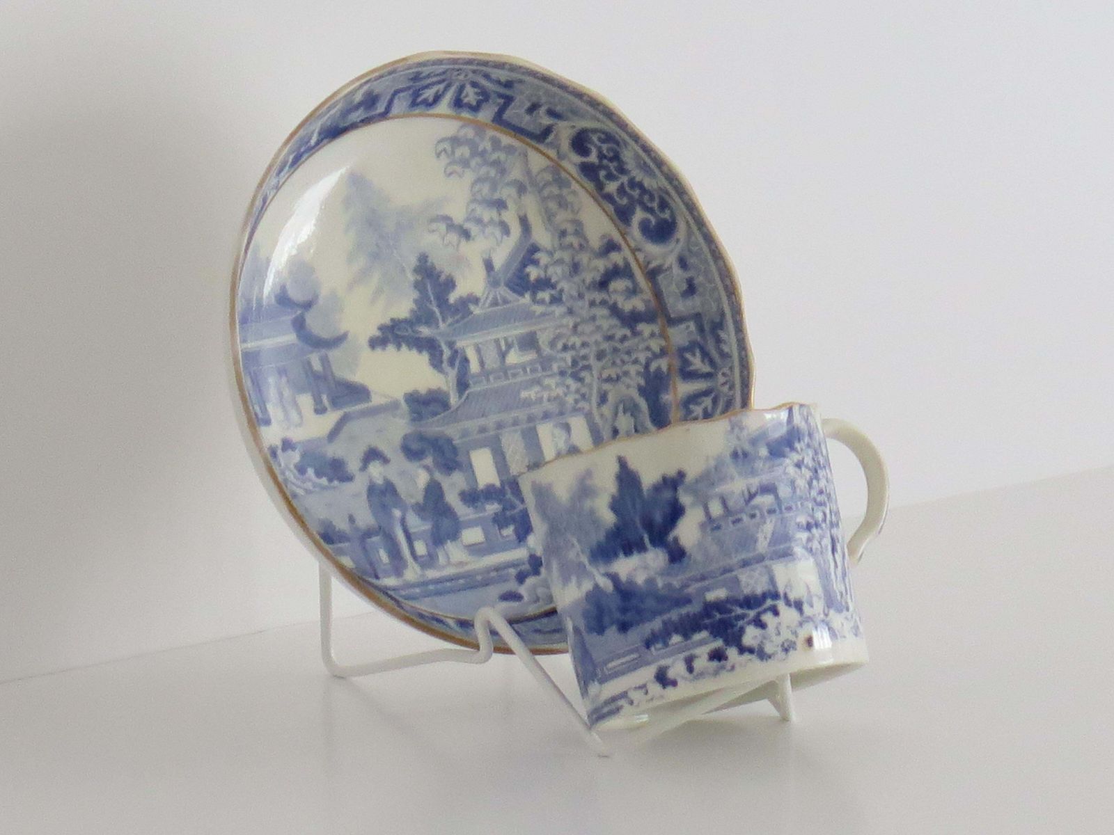 Miles Mason Porseleinen Koffiekopje en Schotel, Blauw-wit Patroon, ca. 1805. photo Woonaccessoires