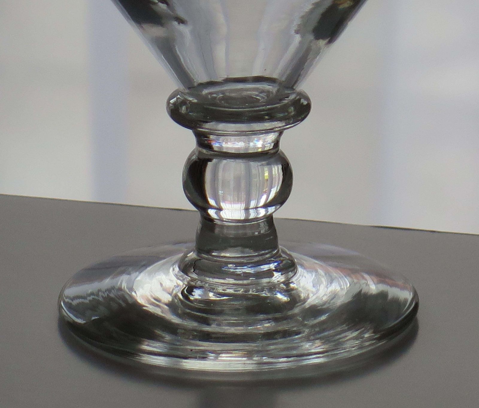 Georgisch rummer drinkglas, handgeblazen loodglas, ca. 1810. photo vinterior