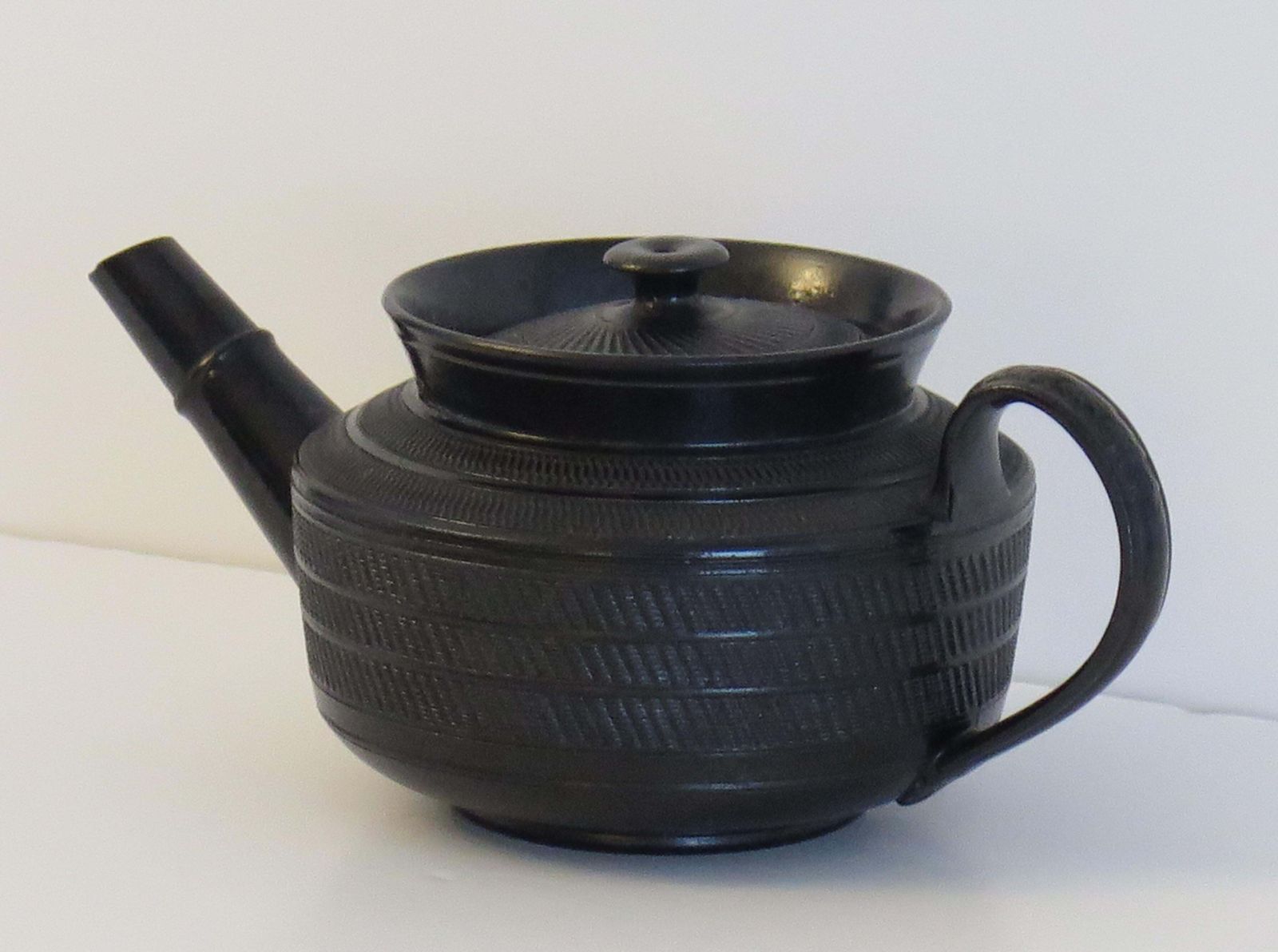 Georgian Black Basalt Teapot By Staffordshire Potteries, Circa 1825. photo vinterior