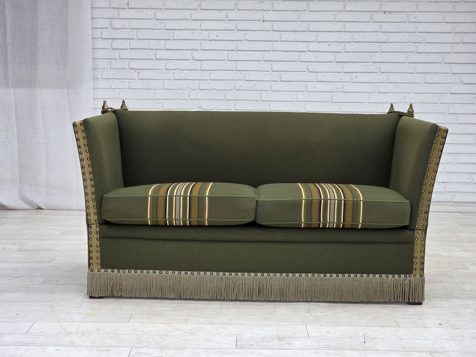 Jaren 1970, Deense 2-zits "Spanish" sofa met neervallende armleuningen, meubelwol. photo furniture