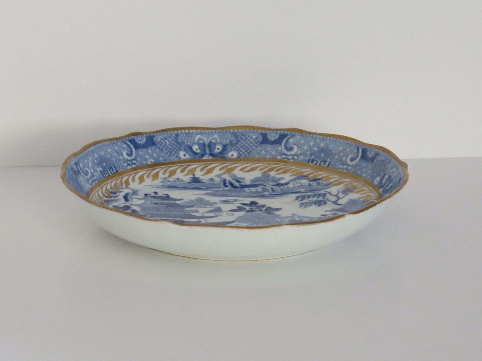 Miles Mason Porselein Schoteltje, Blauw en Wit Verguld, ca. 1805 photo for sale