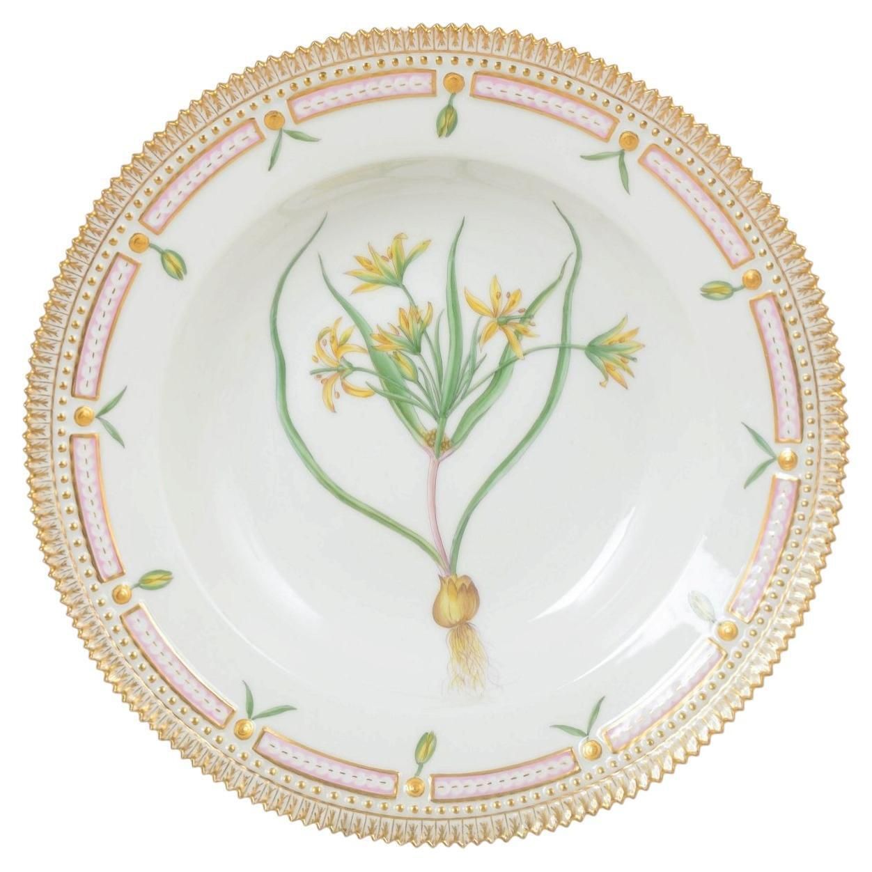 Royal Copenhagen. Flora Danica Porseleinen Dinerbord. Gedateerd 1945