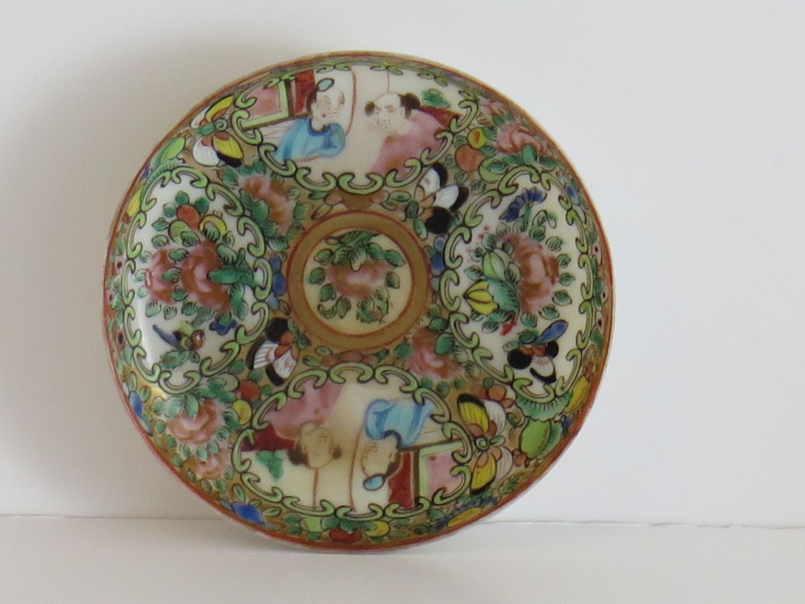 Woonaccessoires Chinese Export Rose Medallion, twee kopjes en twee schoteltjes, Qing, ca. 1850 photo