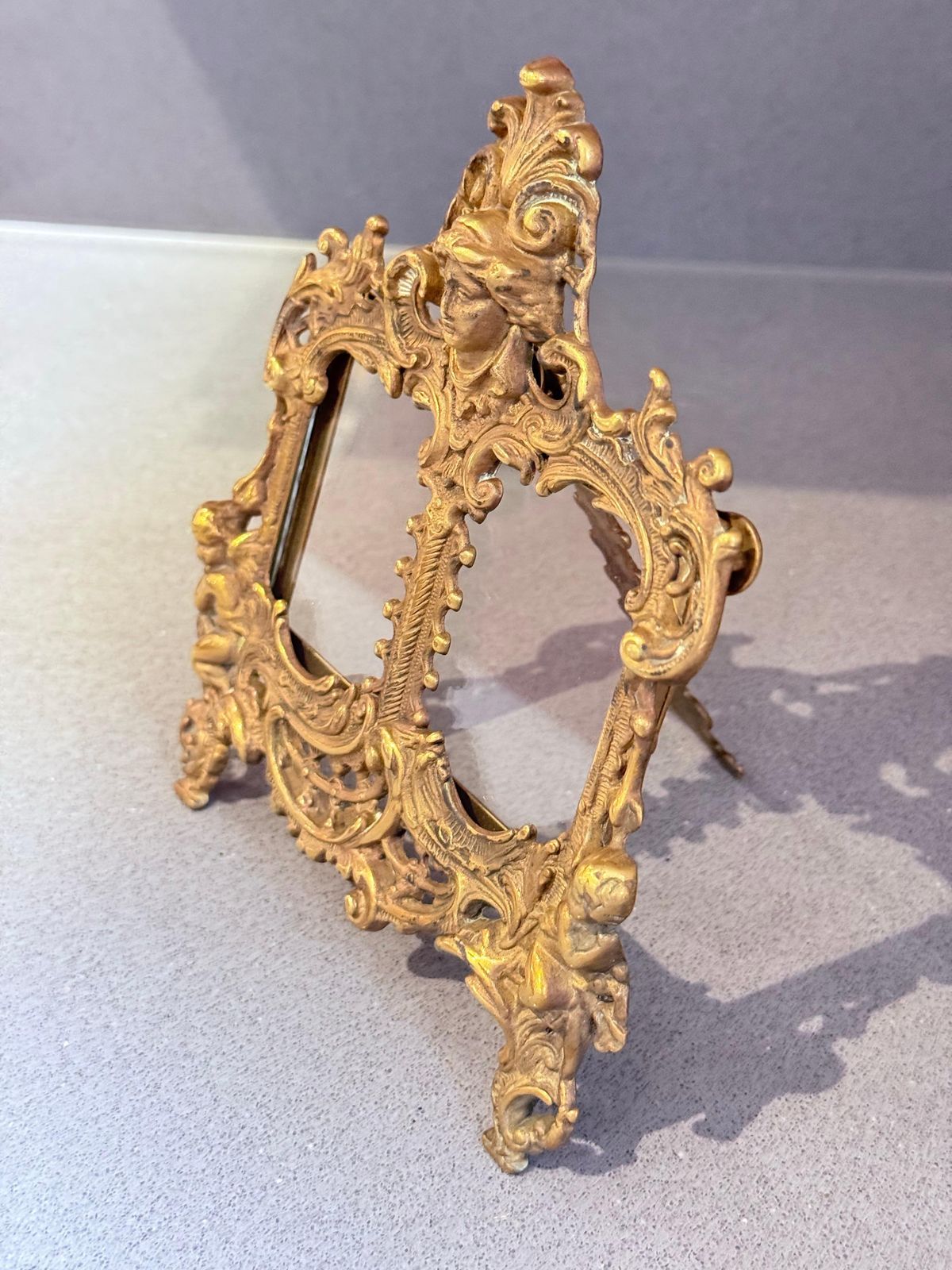 Paar Verguld Messing Rococo Fotolijsten, Antieke Decoratieve Wand en Tafellijsten photo Woonaccessoires