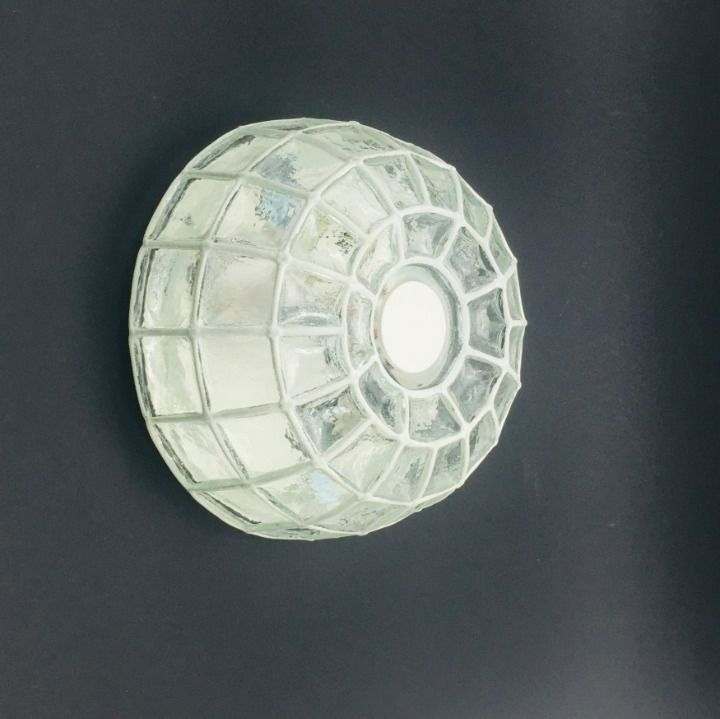 Paar mid-century modern witte ijzeren en glazen plafondlampen van Limburg, Duitsland, jaren 1960/1970 photo Verlichting