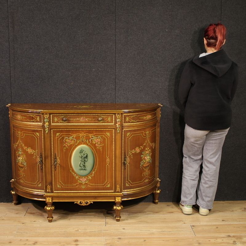 photo furniture Italiaans geschilderd en verguld houten dressoir, 20e eeuw