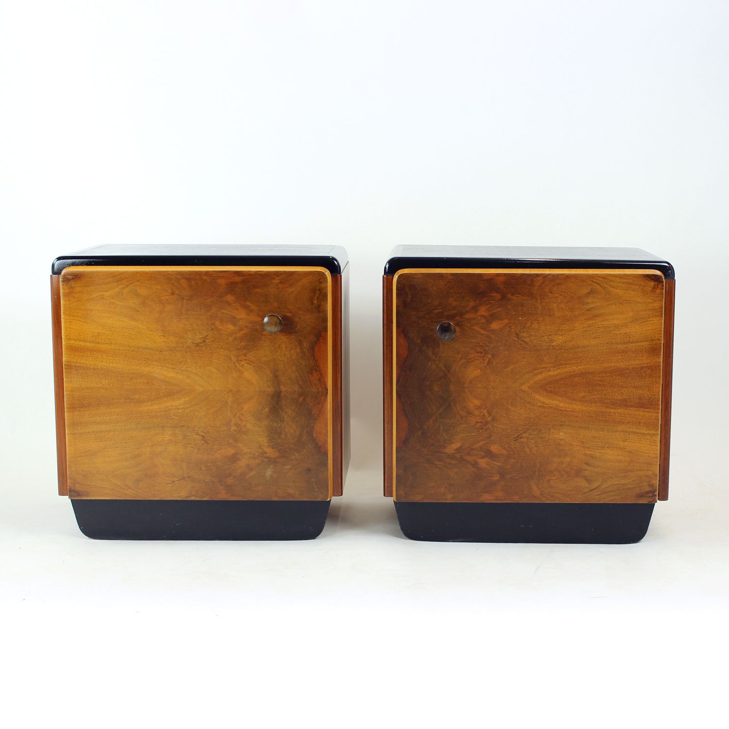 Paar Tsjechoslowaakse Modernistische Nachtkastjes, ca. 1935 photo furniture