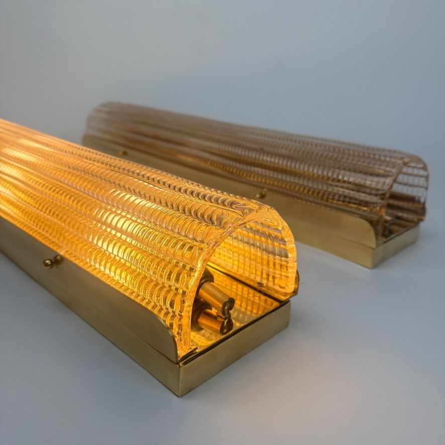 Late 20th Century Pair Of Brass And Pink Transparent Murano Glass Sconces photo for sale