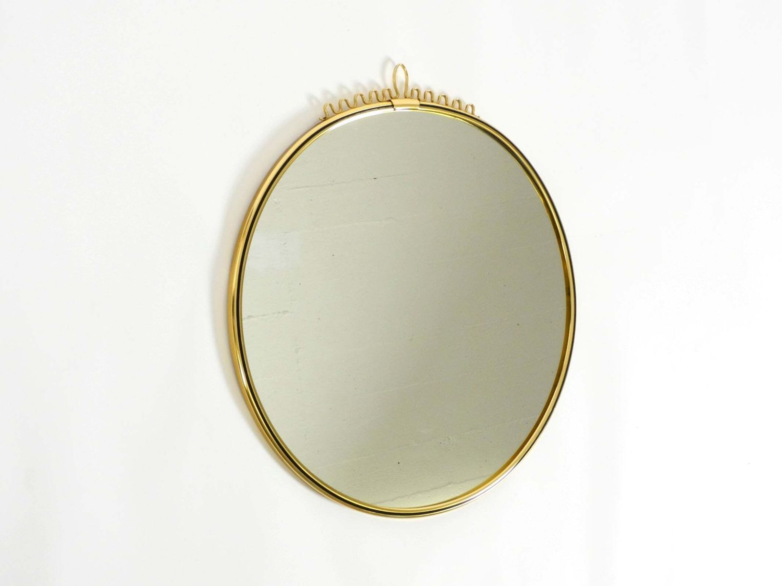 Ronde mid-century modern wandspiegel van messing, Lenz photo furniture