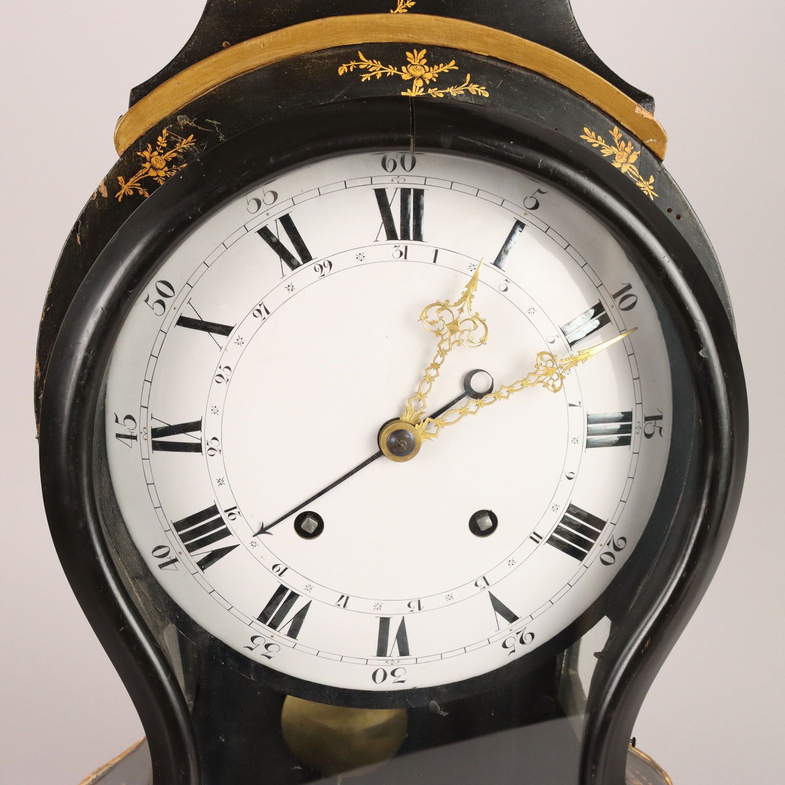 Antieke Neuchateloise Slingerklok Bronzen Decoraties '800 photo for sale