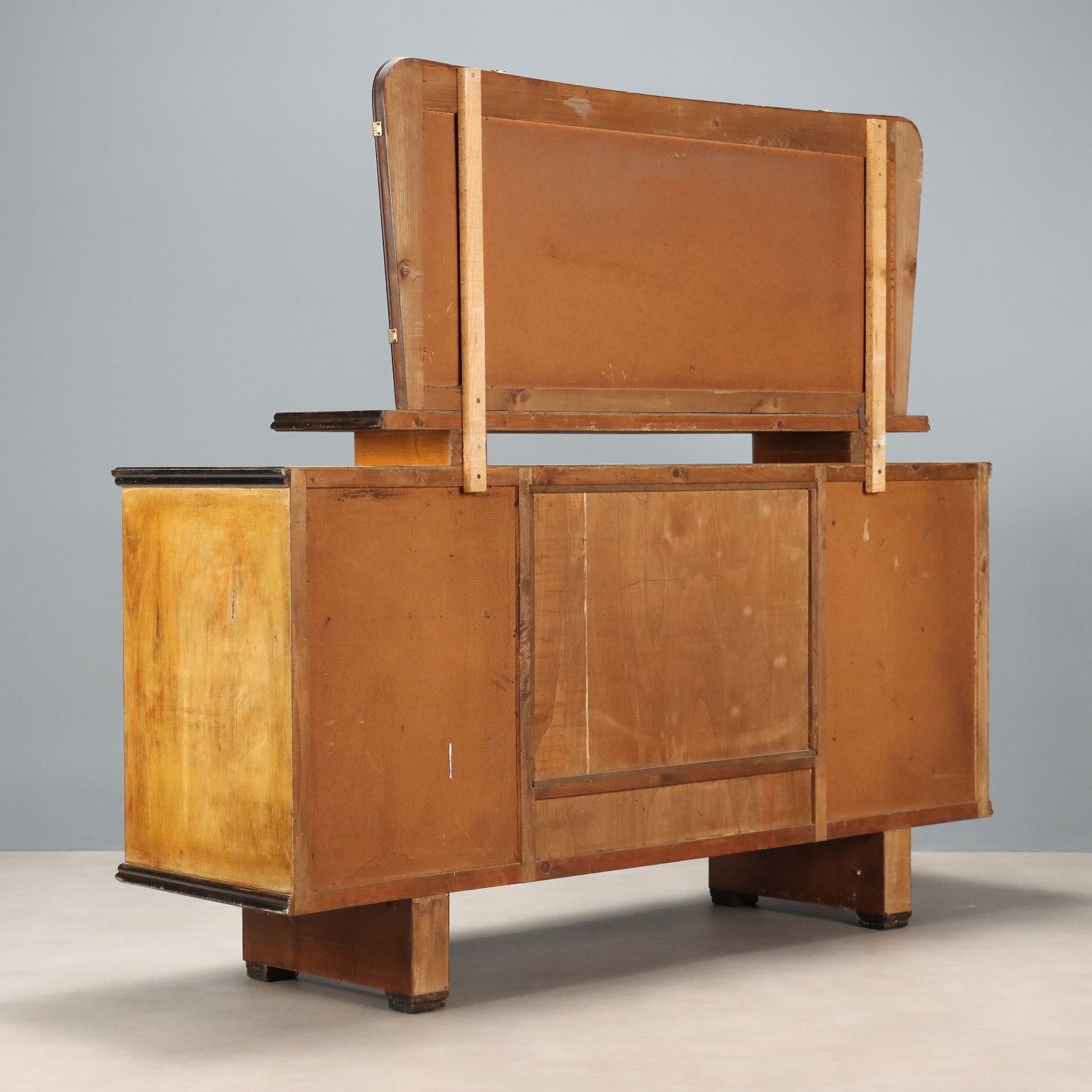 490.0 Armoire vintage en placage de noyer, Italie, années 1960 photo