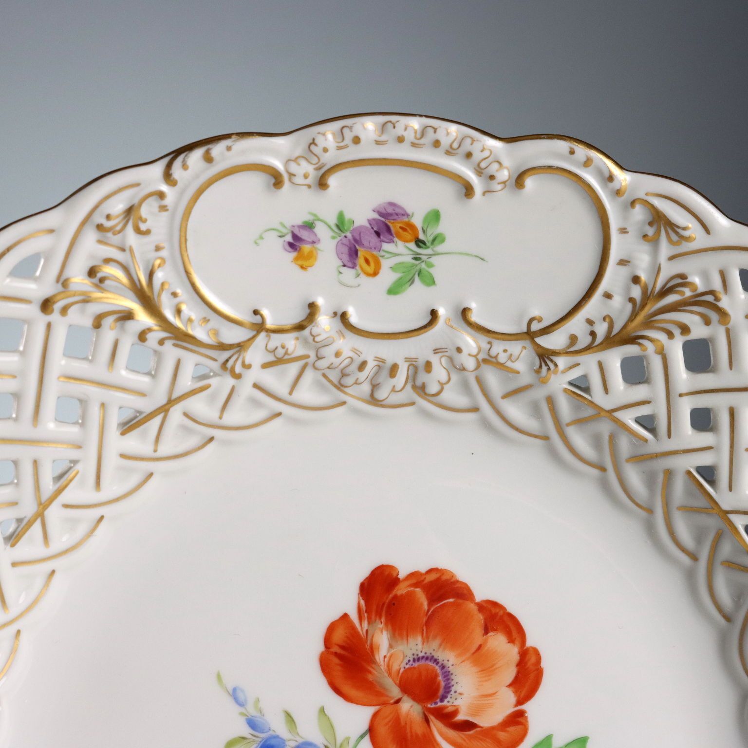 Assiette en porcelaine Meissen photo for sale