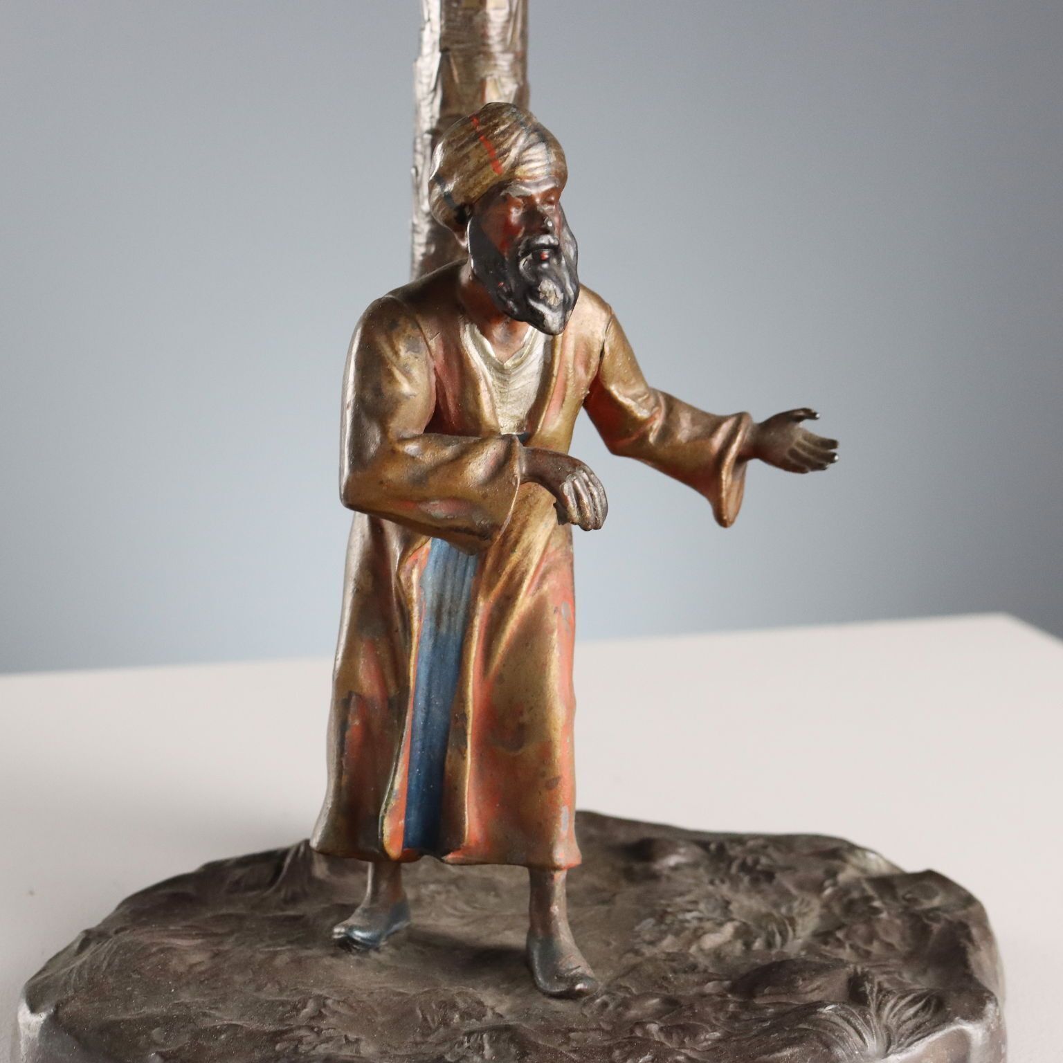 Sculptuur Oosterse Man Geschilderd Metaal XX Eeuw photo for sale