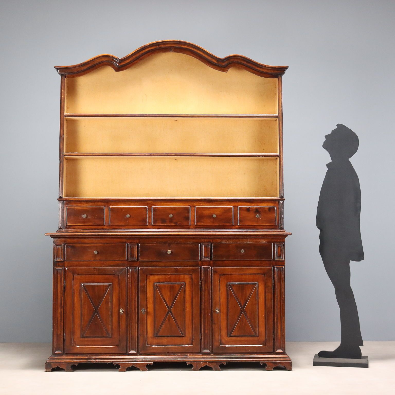 Buffet de style baroque en noyer photo furniture