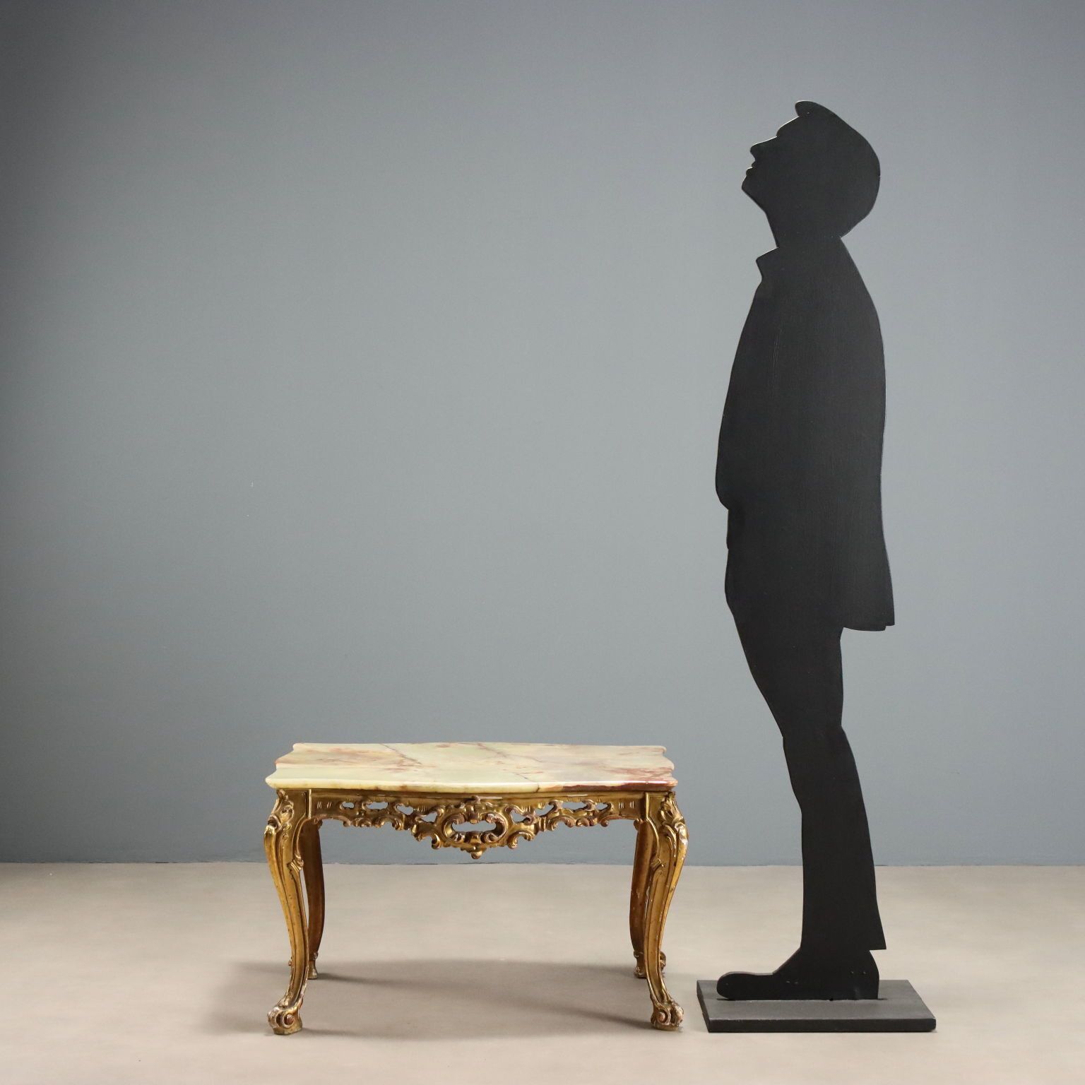 Petite table de style baroque, plateau en albâtre, XXe siècle photo furniture