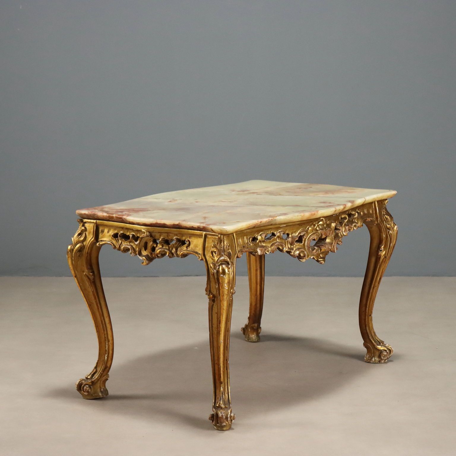 photo for sale Petite table de style baroque, plateau en albâtre, XXe siècle
