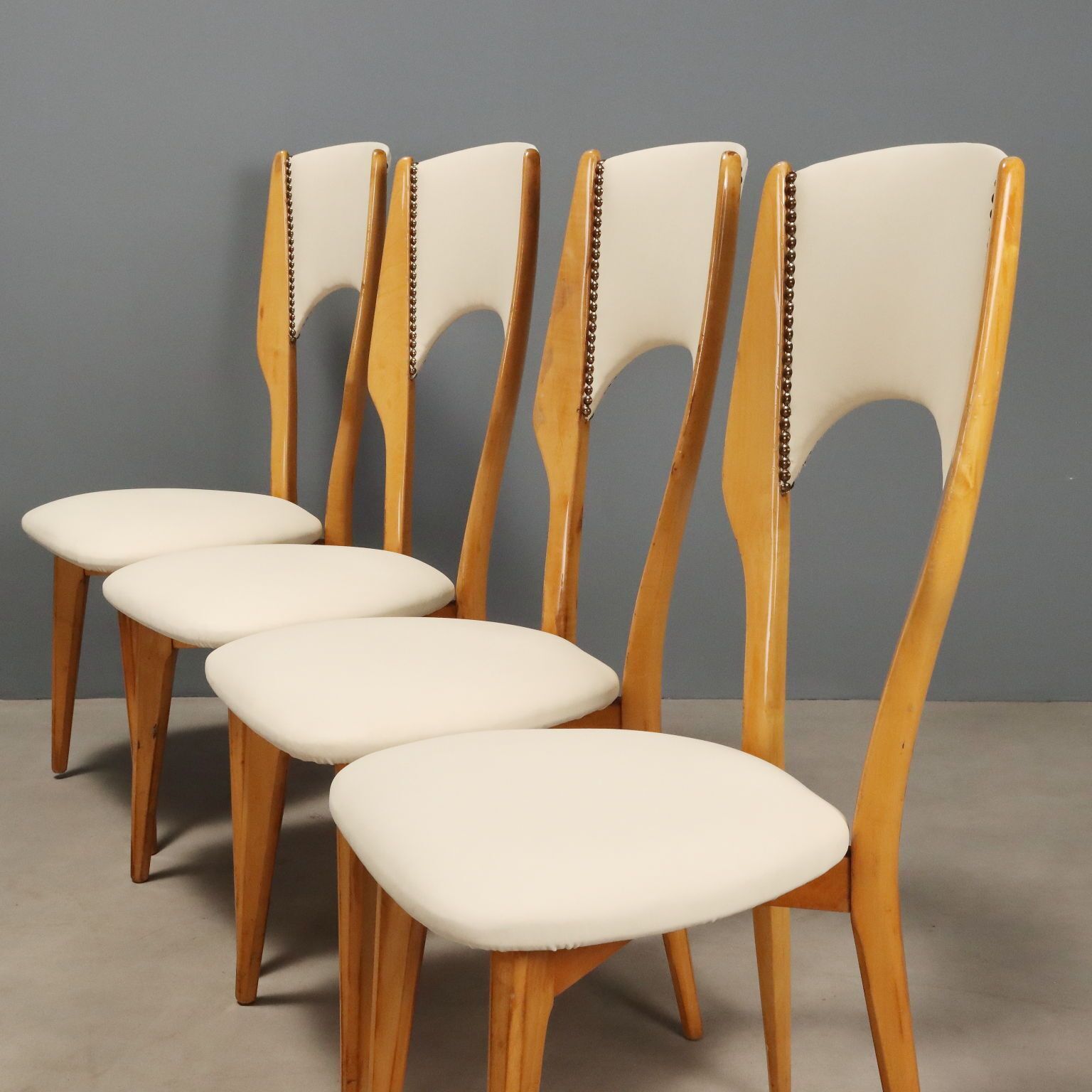 Vintage stoelen beukenhout kunstleer design Italië jaren 1960 photo Meubels