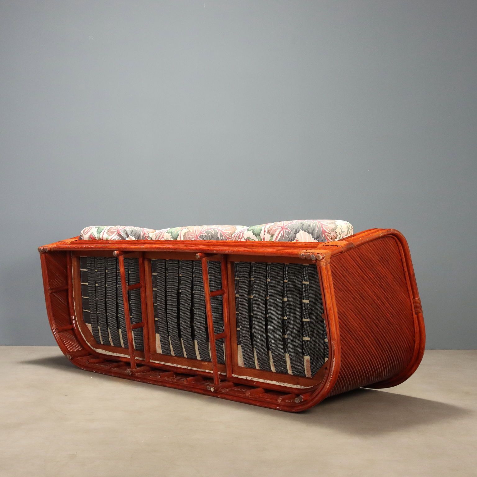 photo vinterior 1980s Rattan And Red Lacquered Bamboo Sofa