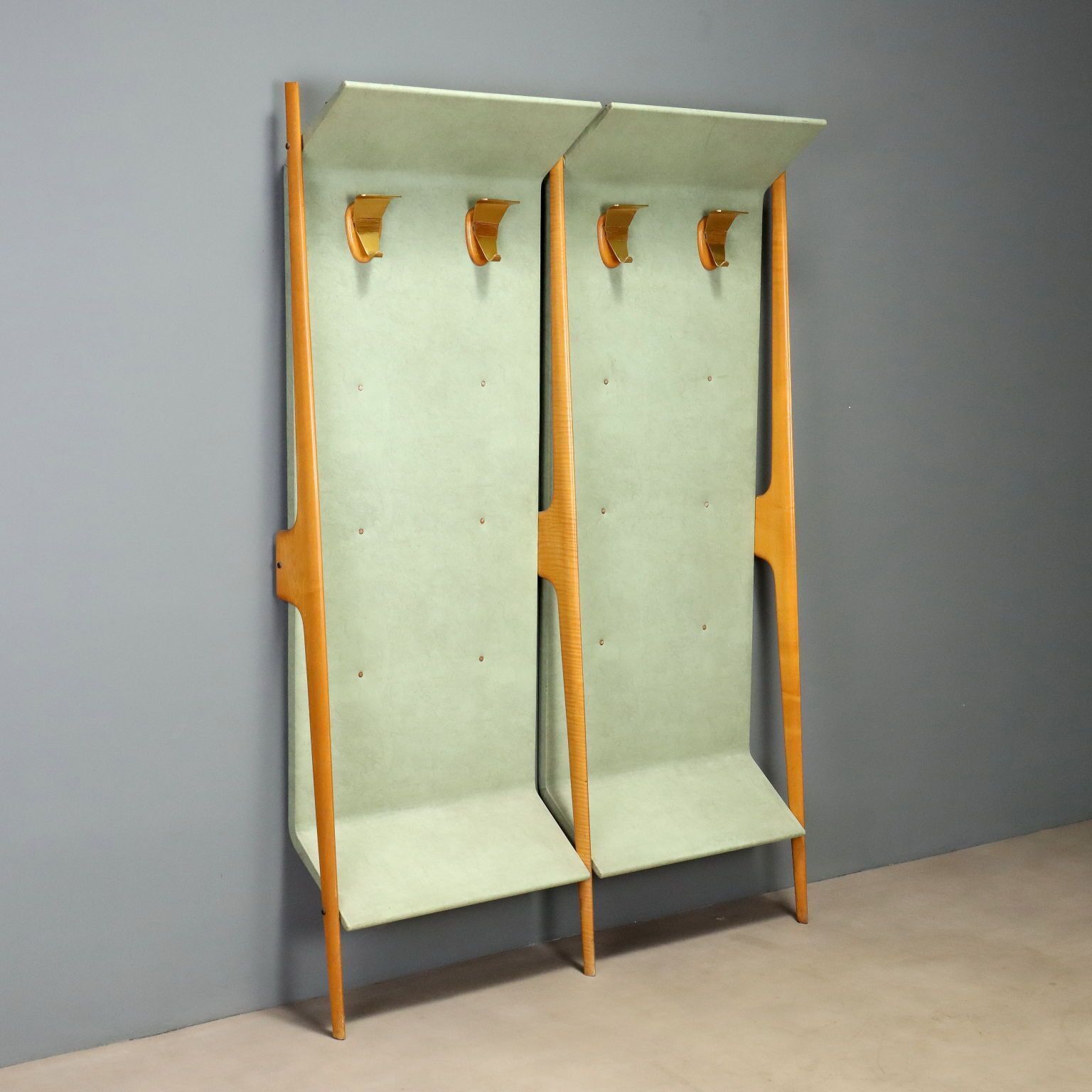 Vintage kapstok beukenhout kunstleer messing design Italië jaren 1960