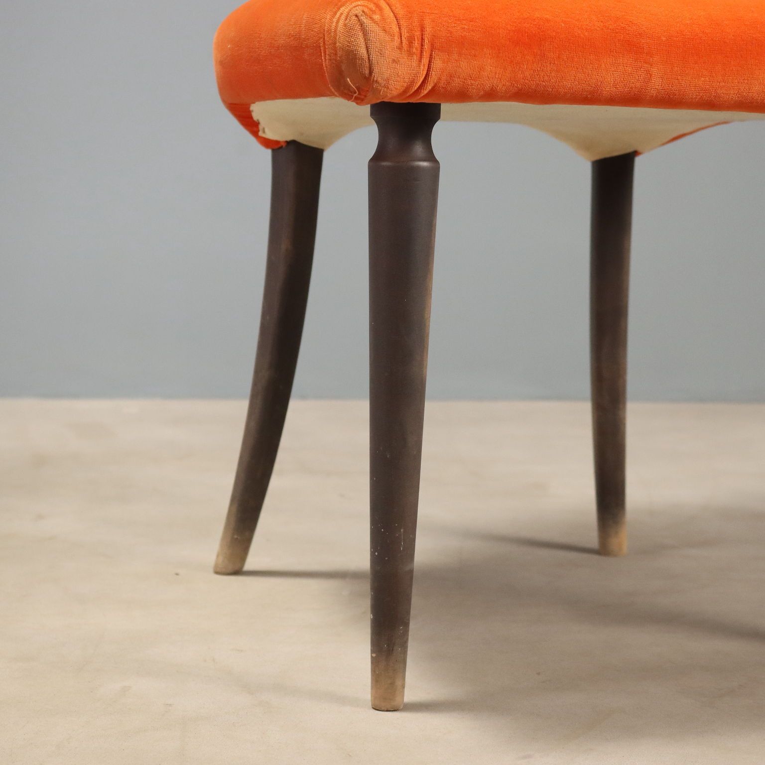 Chaises vintage en bois, revêtement tissu orange, design Italie, années 1980 photo buy