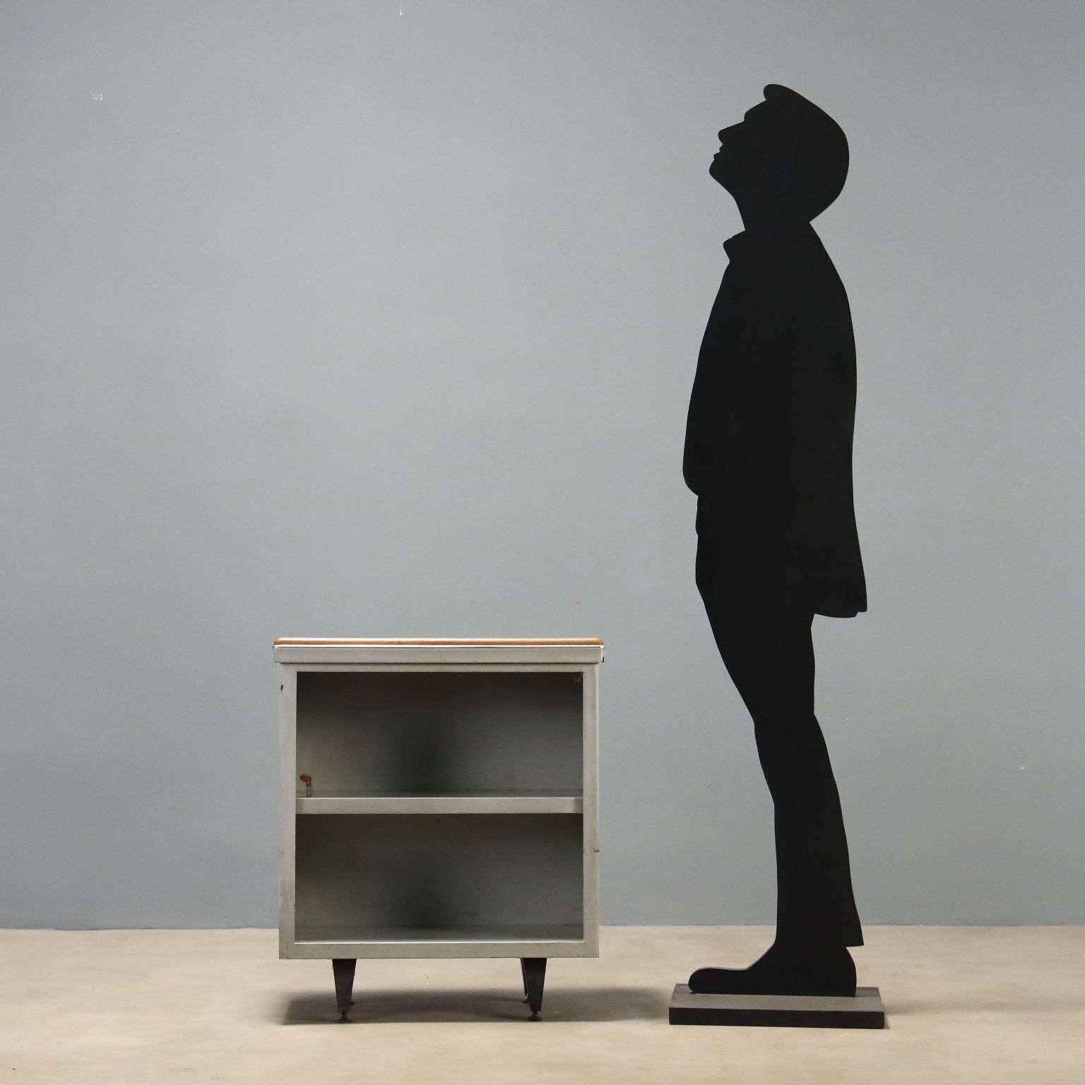 Vintage metalen kast met skai bekleding, Italiaans design, jaren 1960 photo furniture