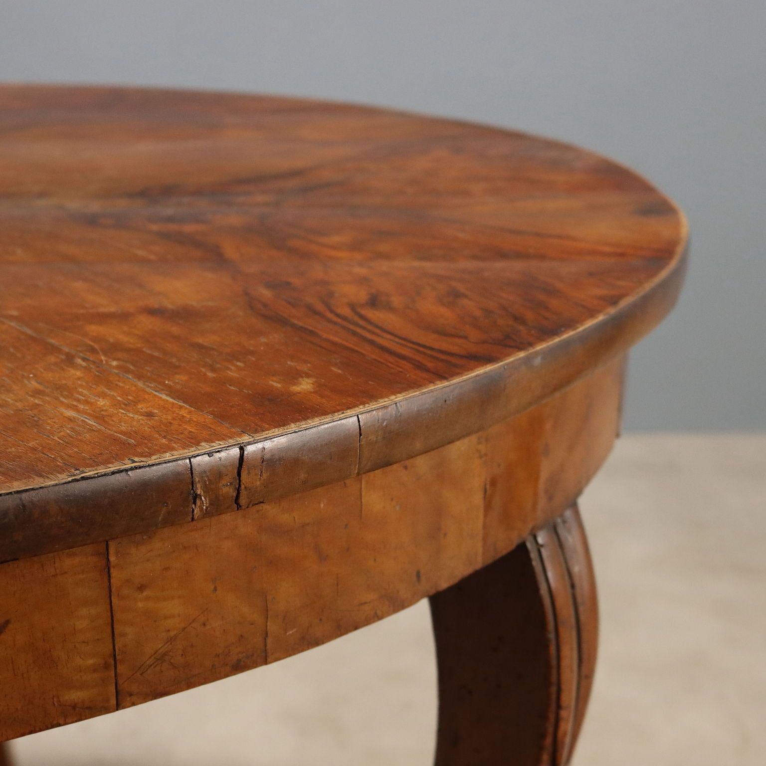Antieke Ronde Tafel Walnootfineer Italië 19e Eeuw photo vinterior