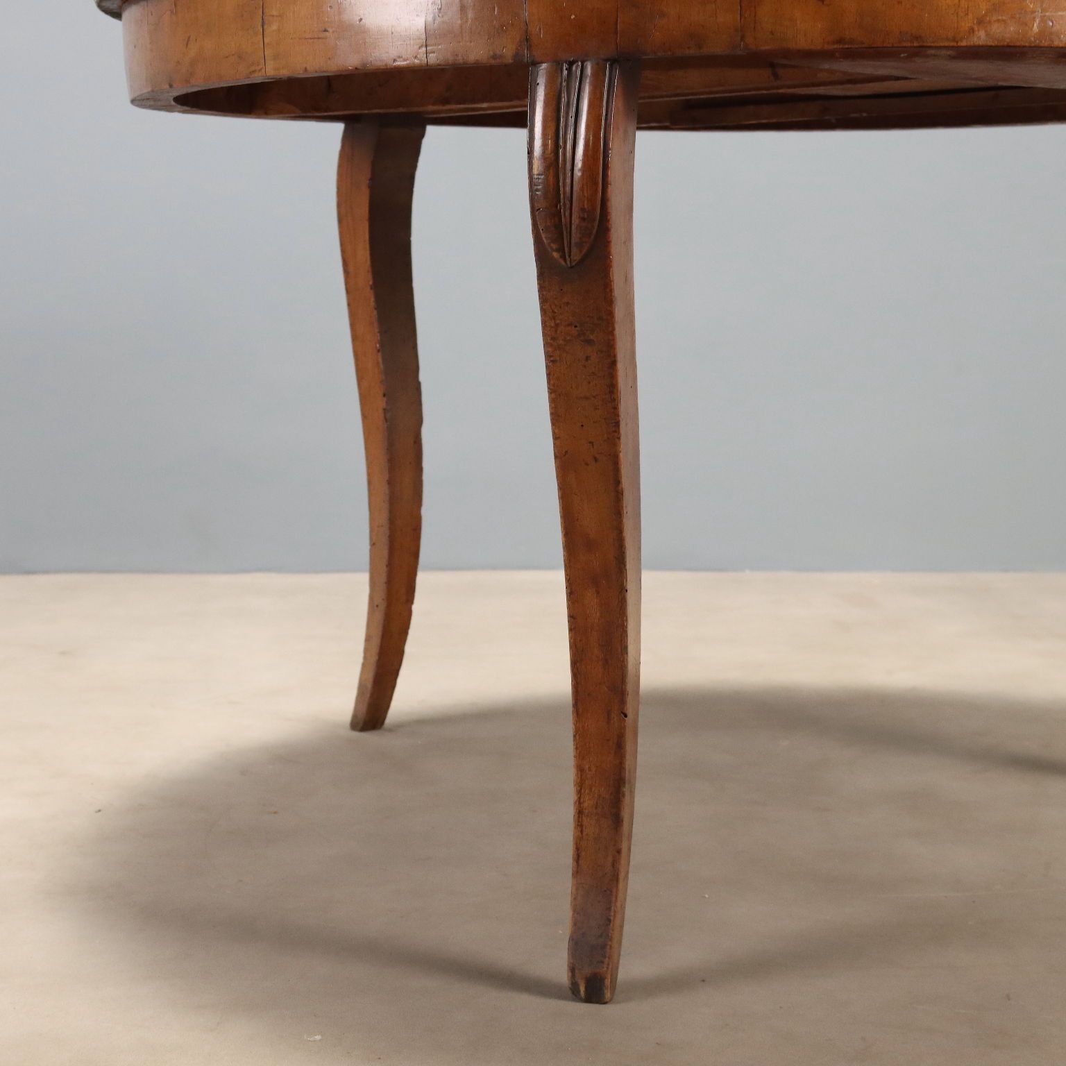 Antieke Ronde Tafel Walnootfineer Italië 19e Eeuw photo buy