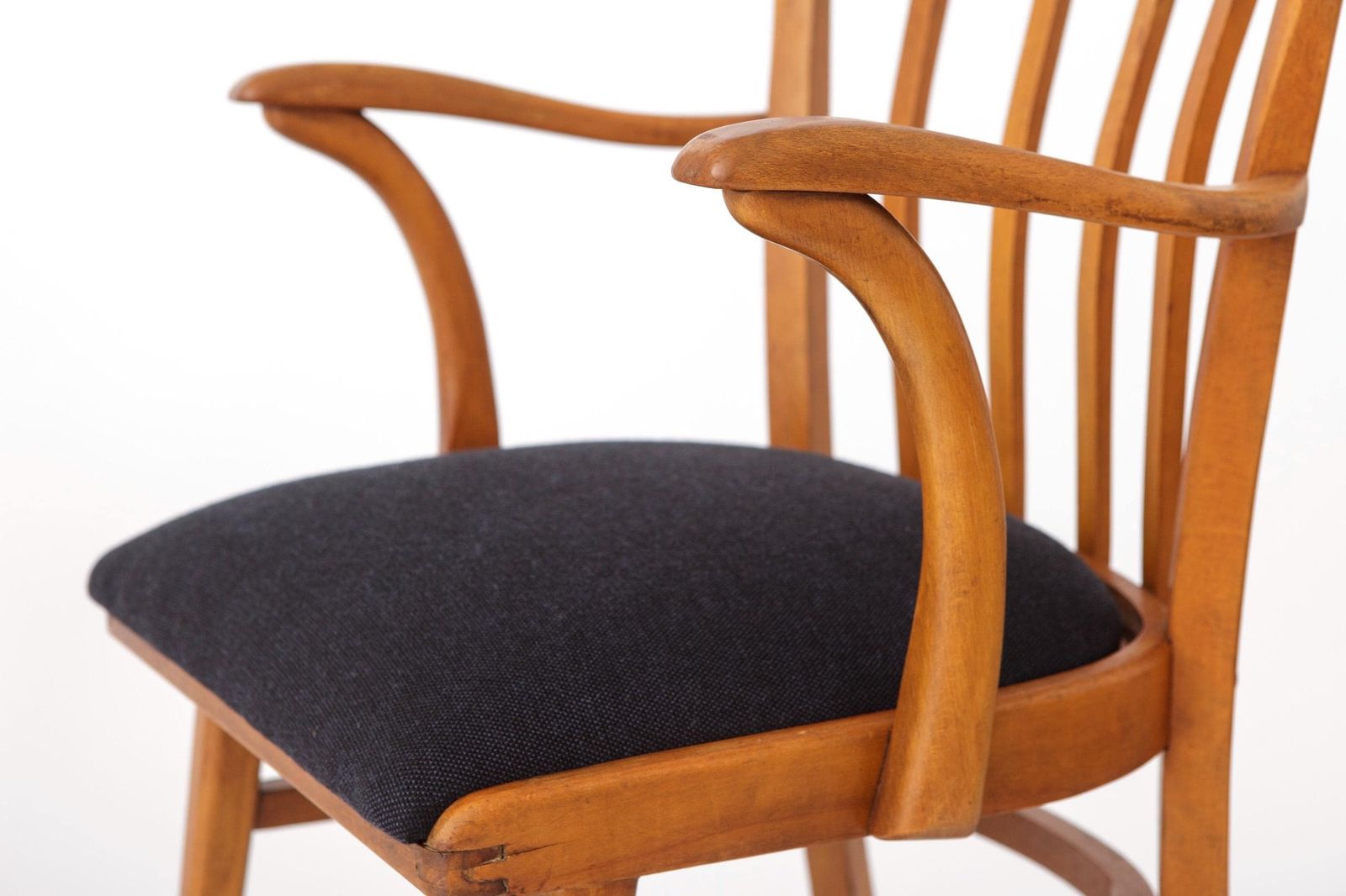 Paar vintage beukenhouten fauteuils, jaren 1960-1970, donkerblauwe bekleding, mid-century modern eetkamerstoelen photo 628.0
