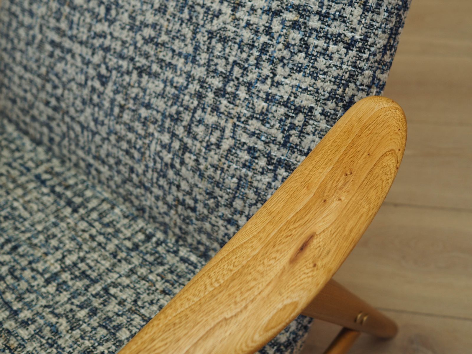 photo vinterior Fauteuil Kontour par Alf Svensson pour Fritz Hansen, structure en teck, années 1960
